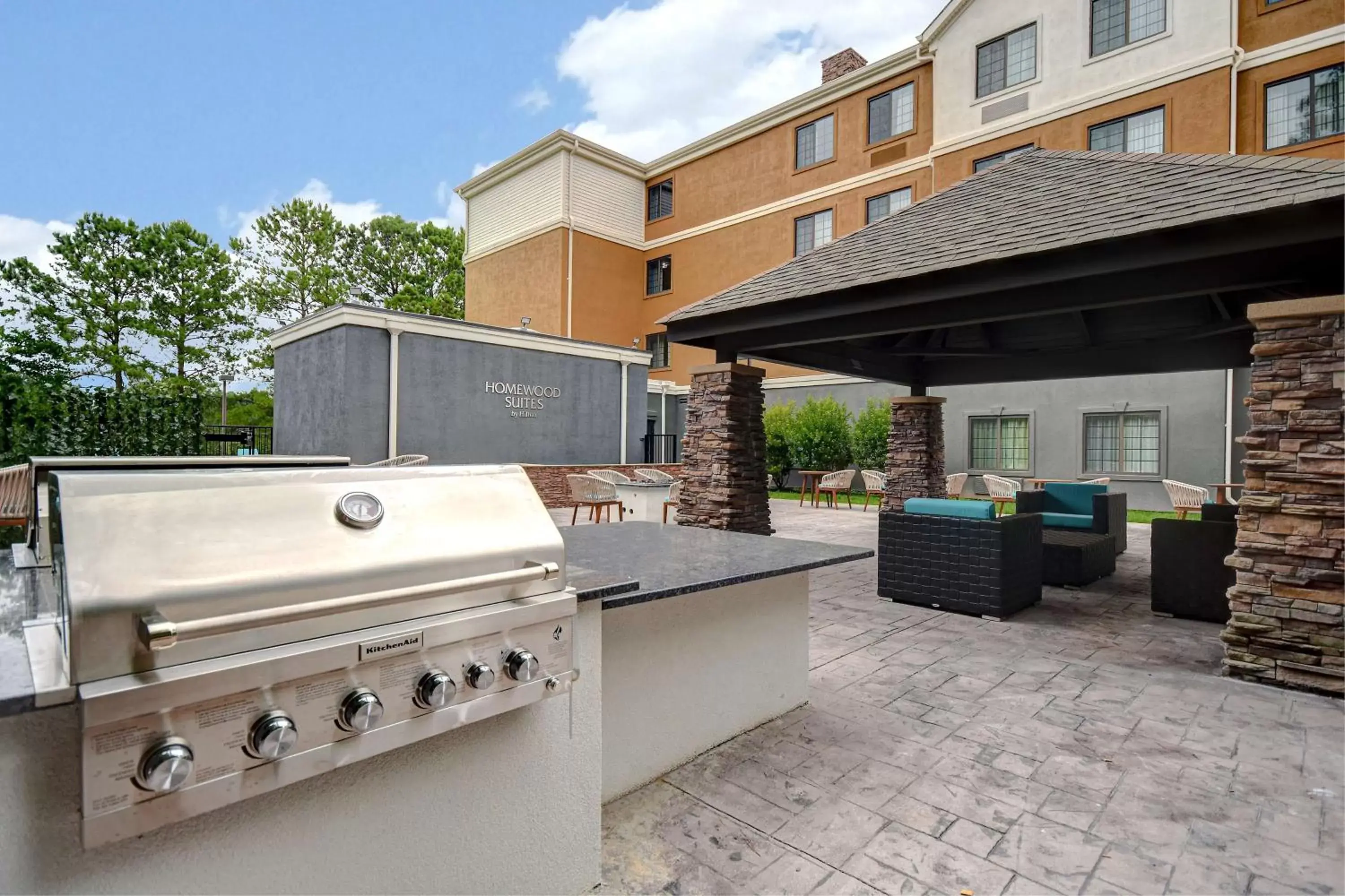 Property building, BBQ Facilities in Homewood Suites Newport News - Yorktown by Hilton