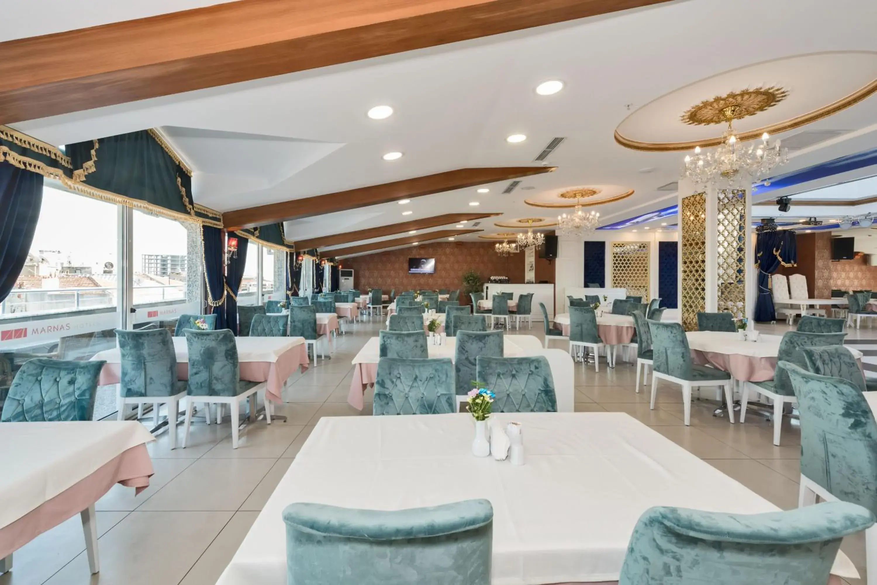 Restaurant/Places to Eat in Marnas Hotels