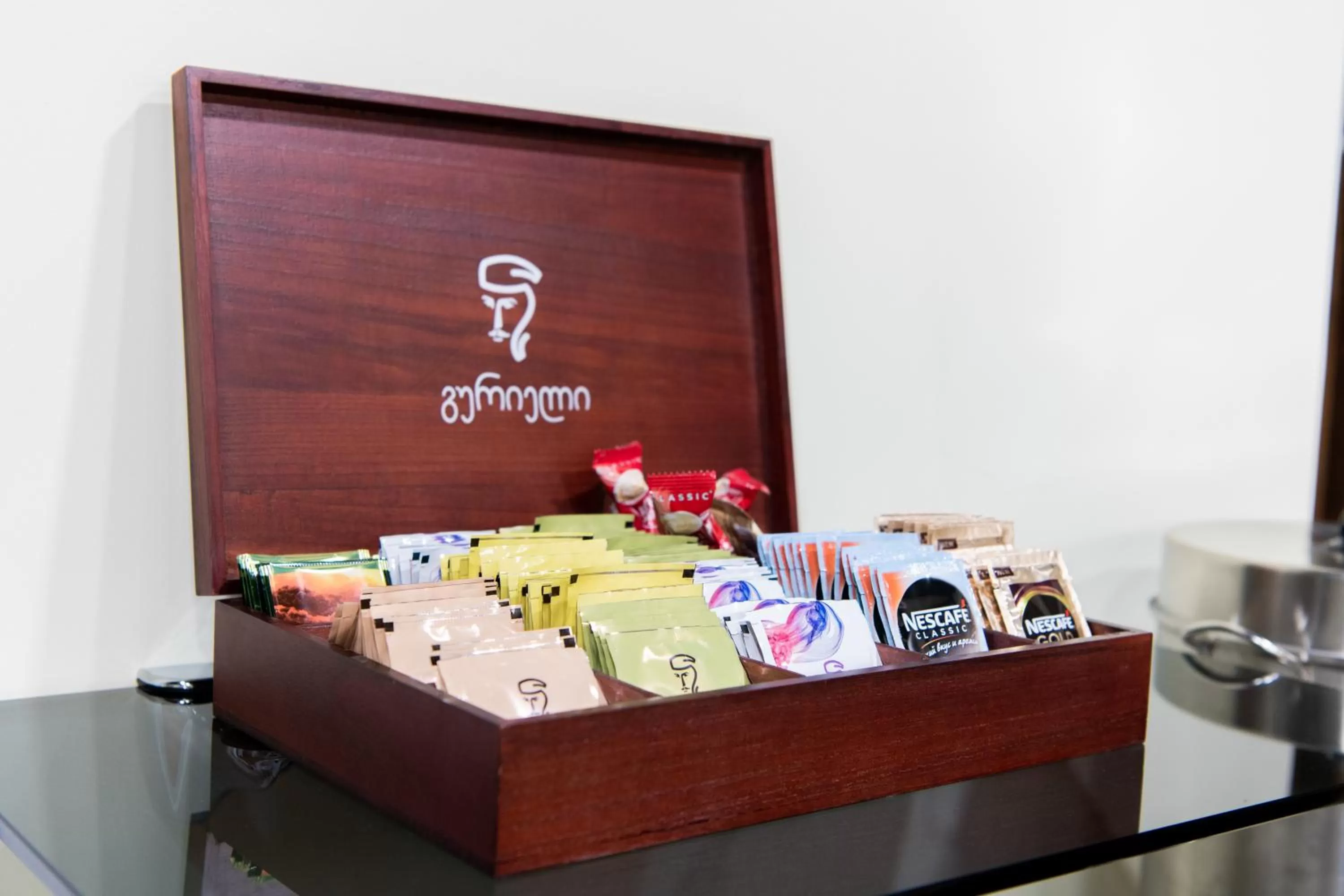 Coffee/tea facilities in S&L Boutique Hotel