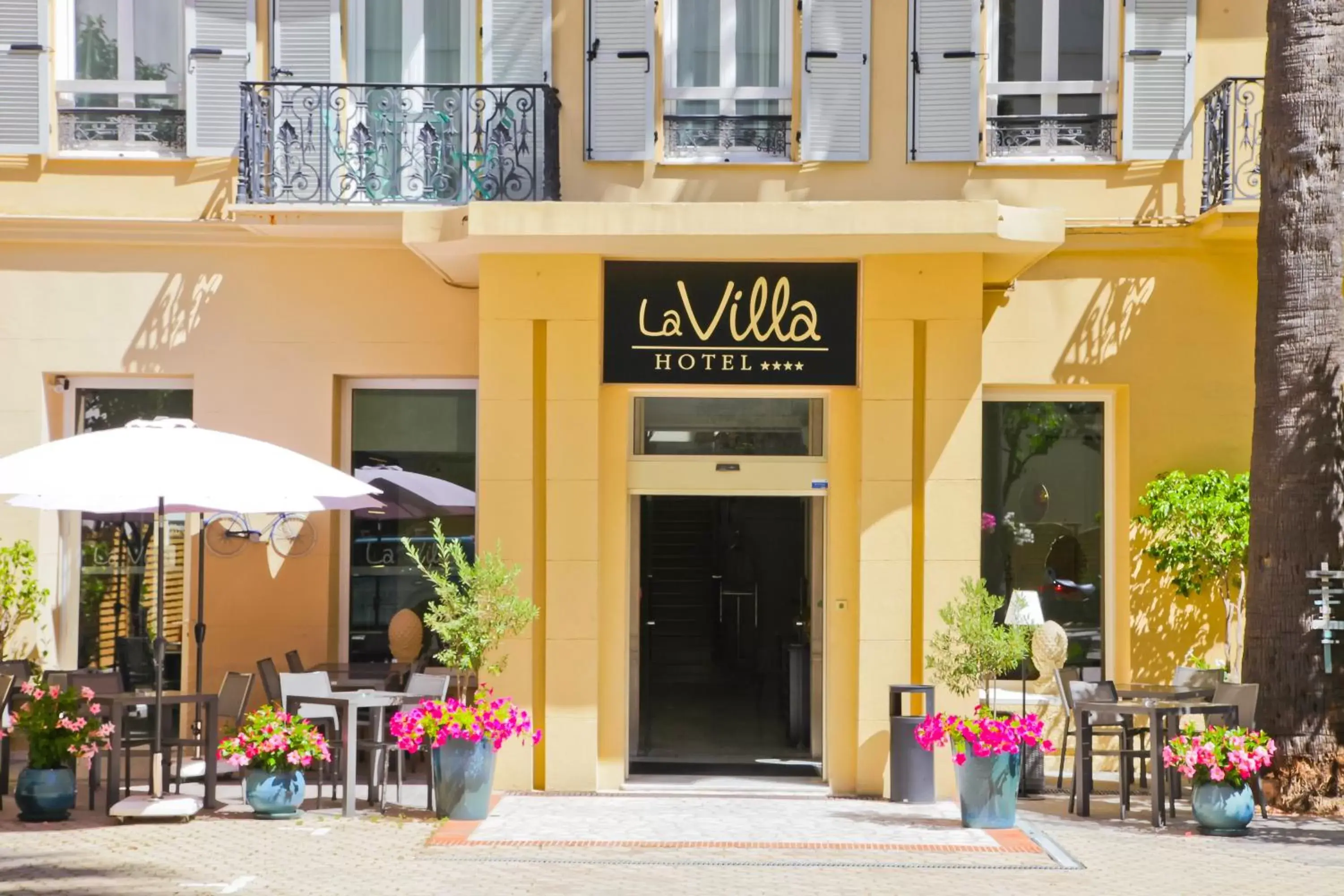 Property building in Hotel La Villa Nice Promenade