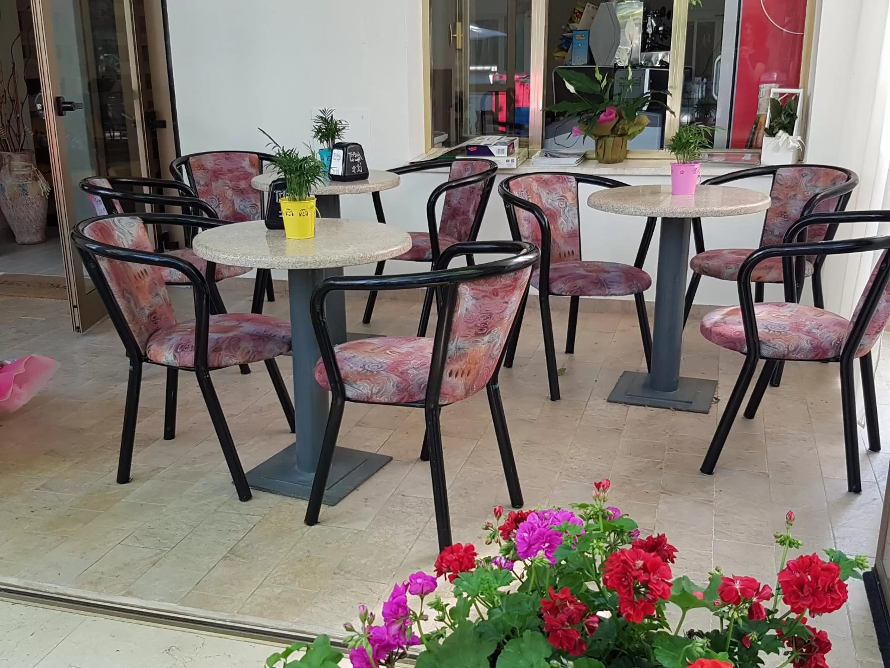 Restaurant/Places to Eat in Hotel Damma's, Dipendenza Favorita