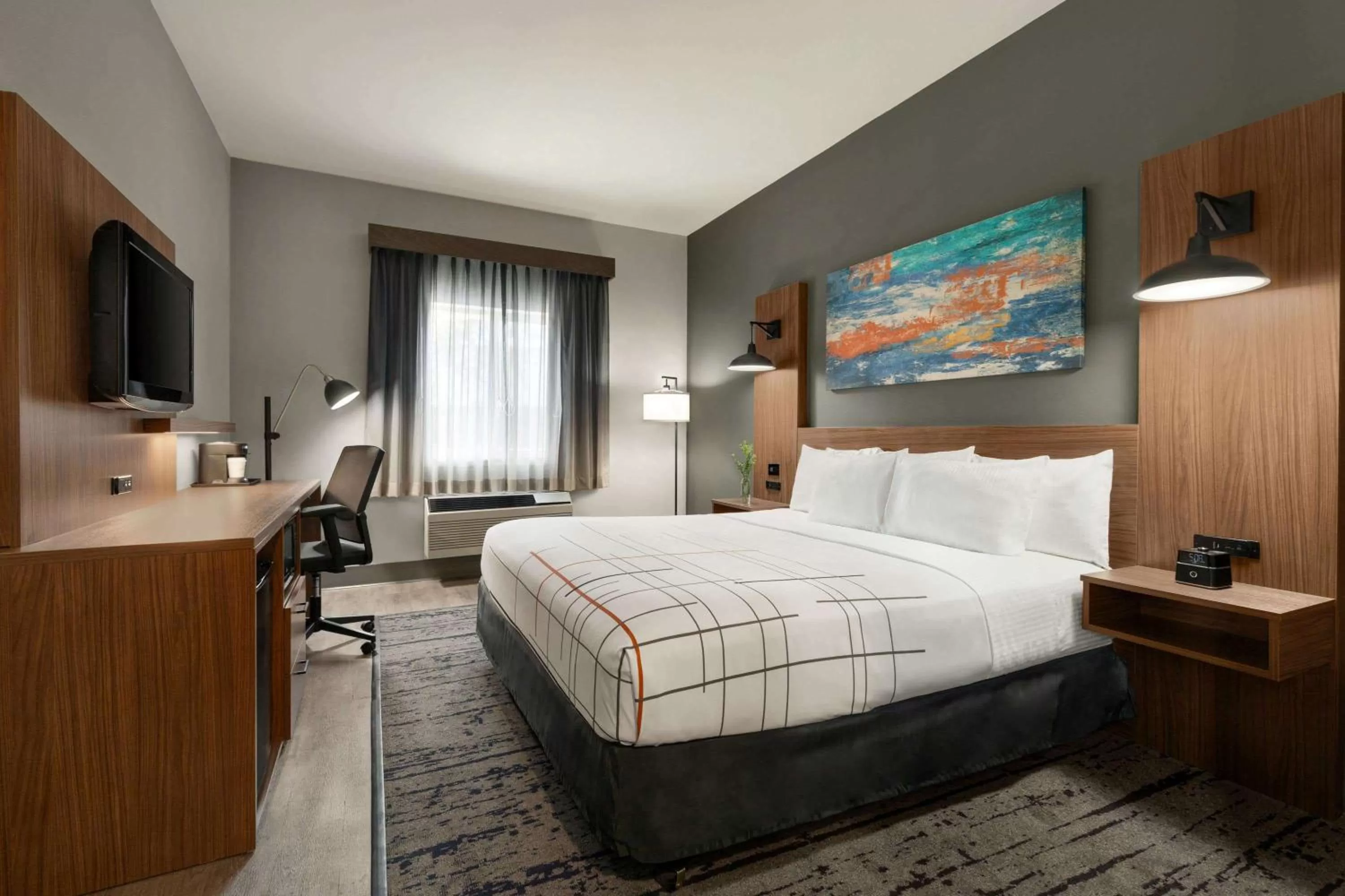 Photo of the whole room, Bed in La Quinta by Wyndham Salem OR