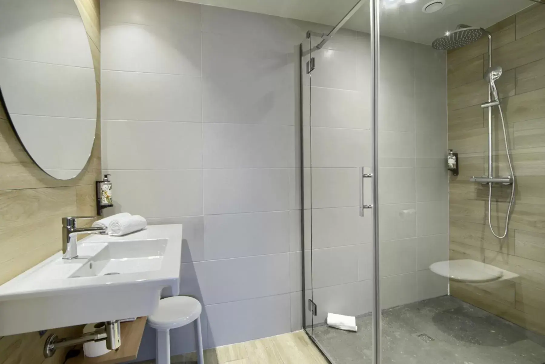 Bathroom in Hotel Bed4U Bilbao