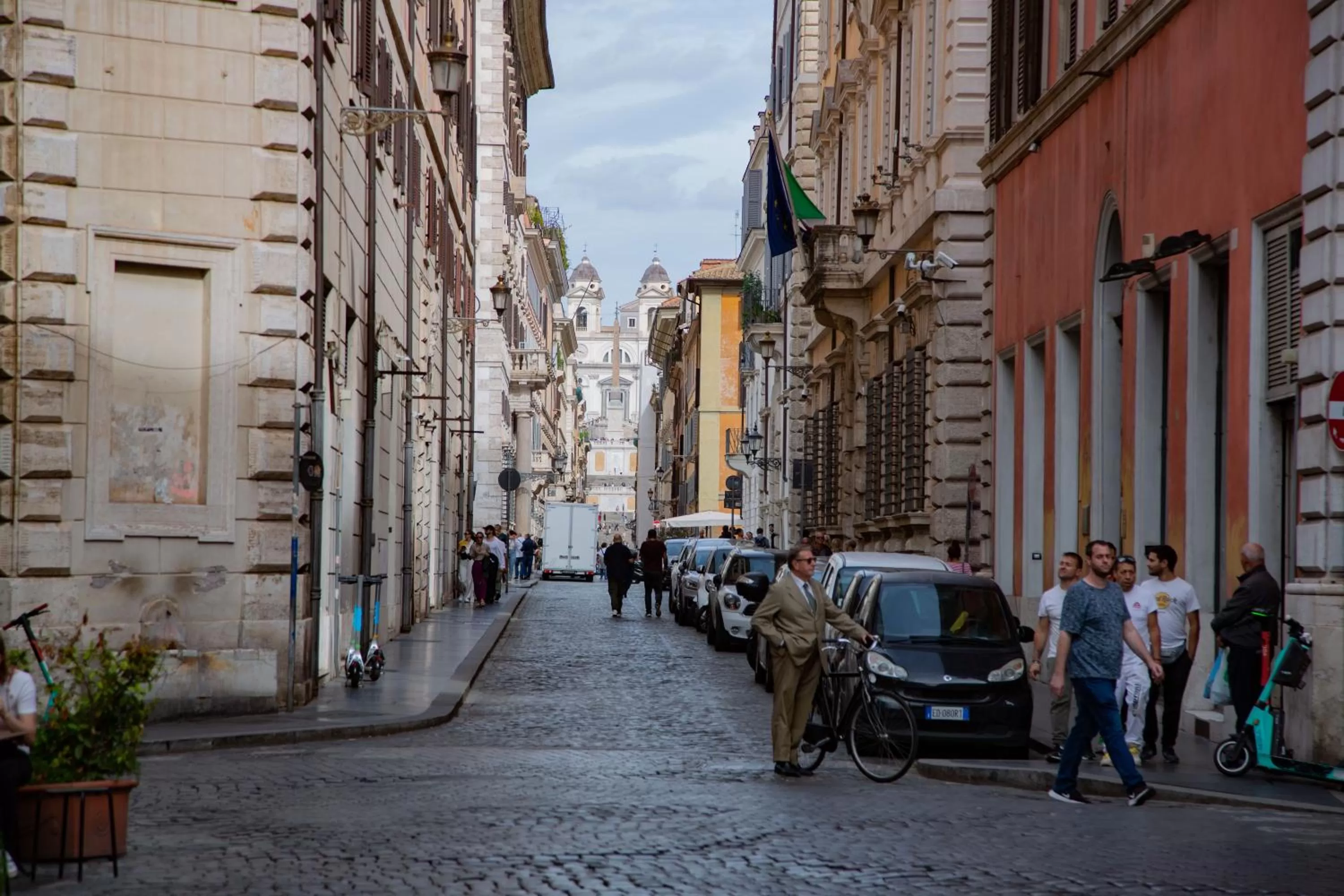 Neighbourhood in Repetita Juvant