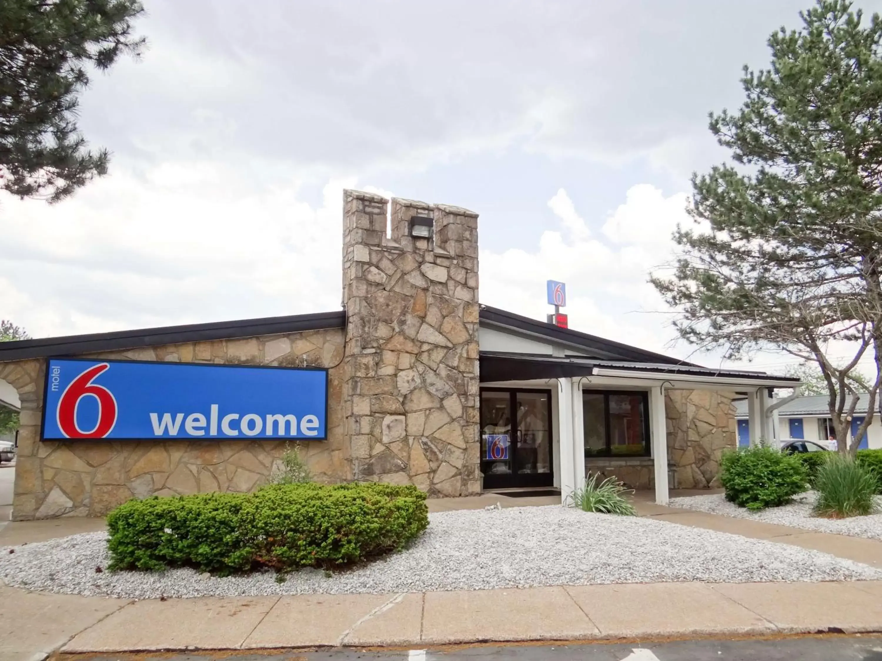 Property building in Motel 6-Erie, PA