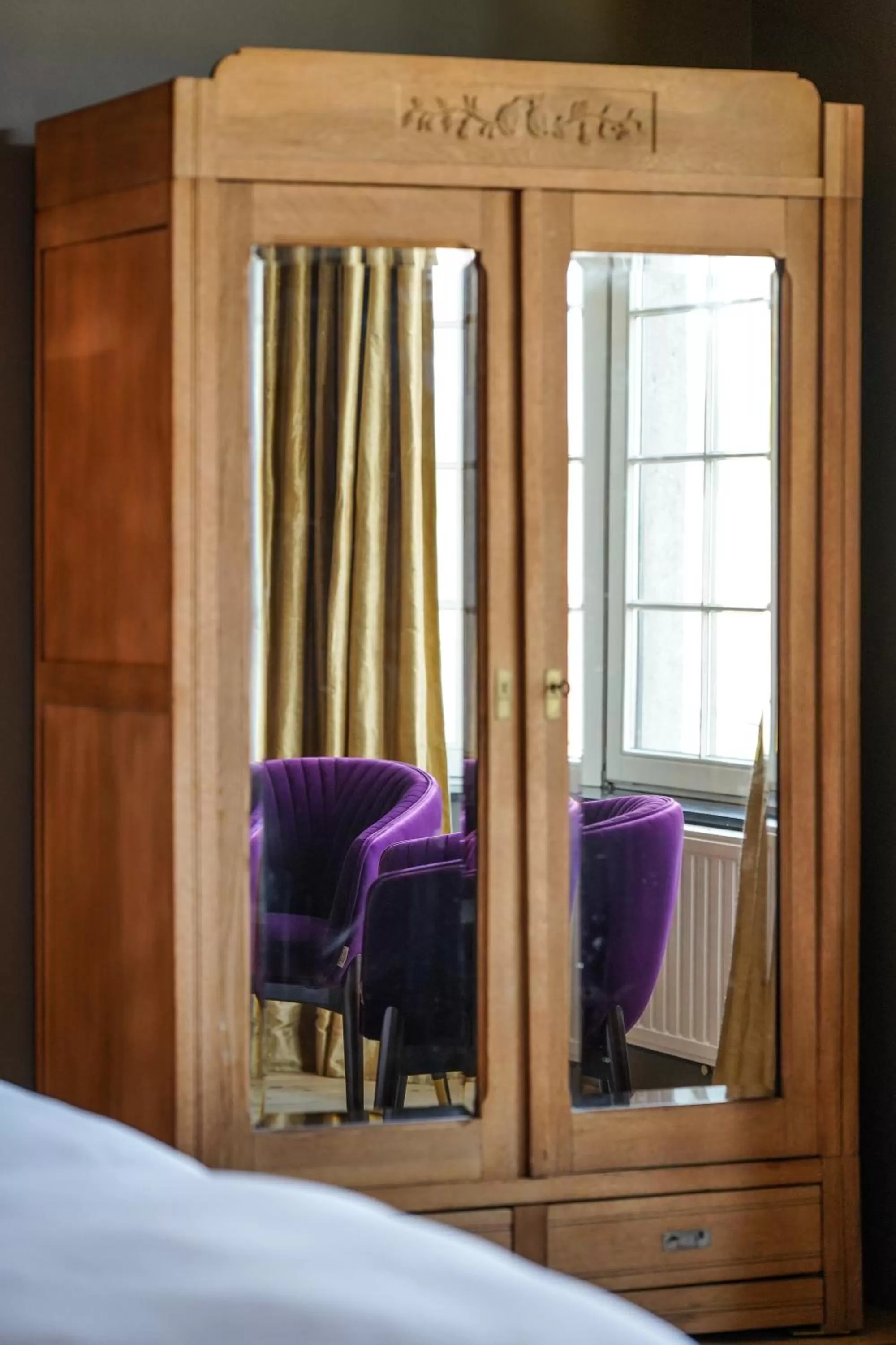 wardrobe, TV/Entertainment Center in Les Terrasses des Falizes B&B