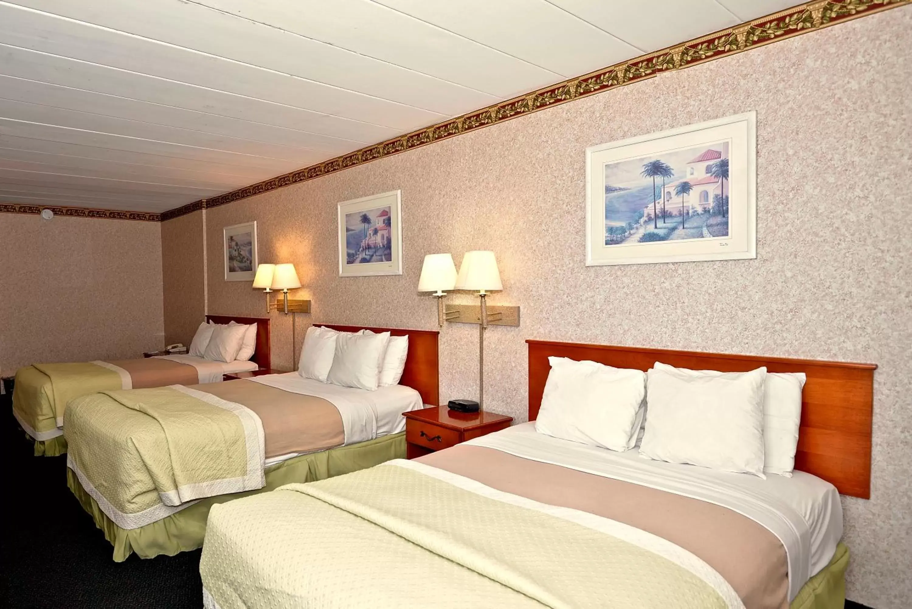 Photo of the whole room, Bed in Days Inn by Wyndham Atlantic City Beachblock