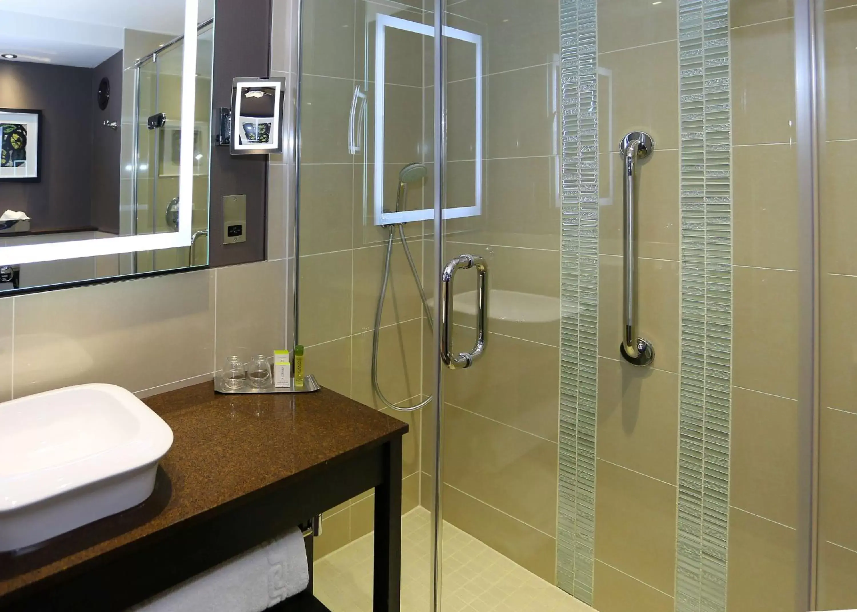 Bathroom in DoubleTree by Hilton Hotel Nottingham - Gateway