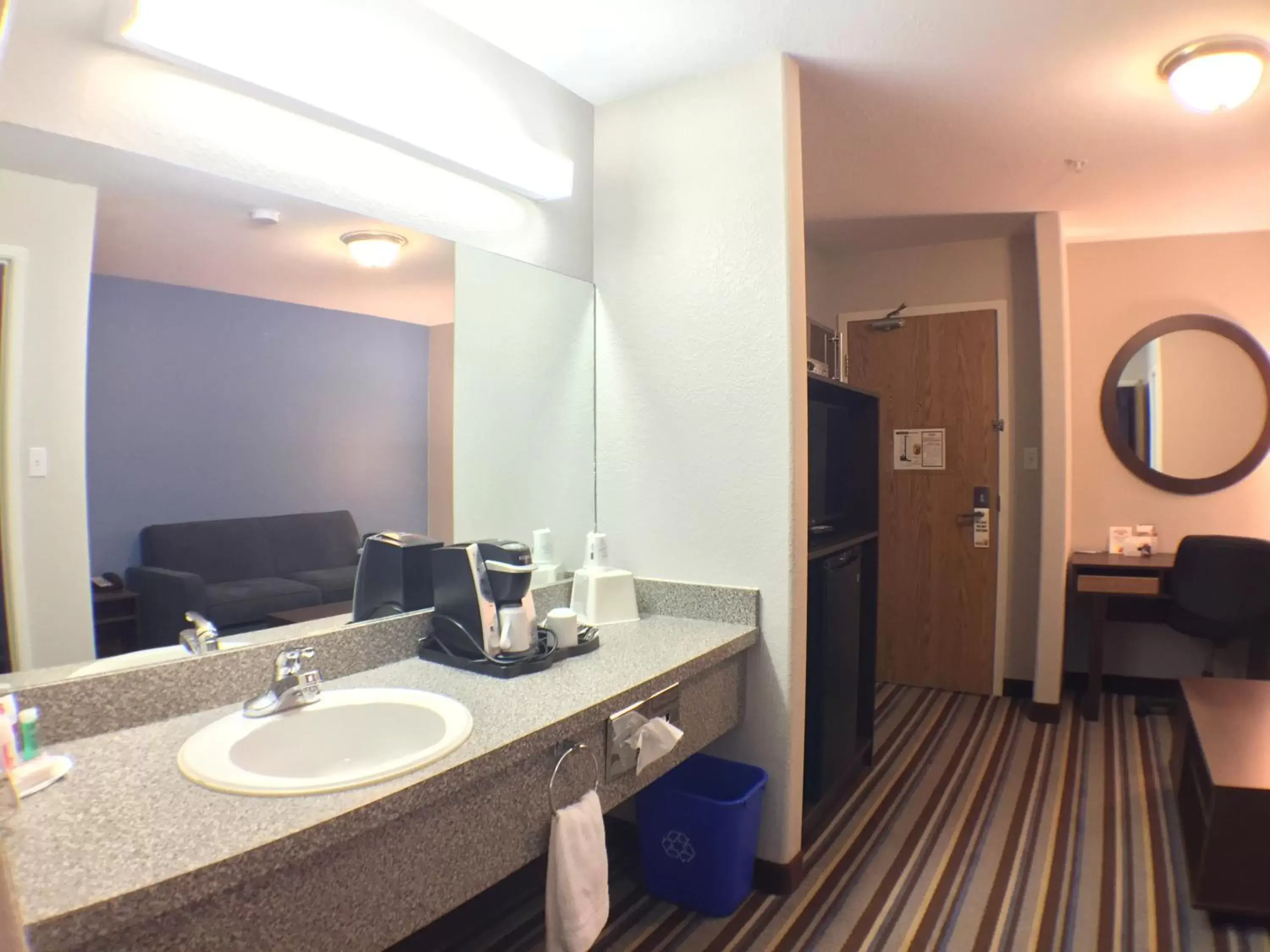 Bathroom in Super 8 by Wyndham Fort Frances