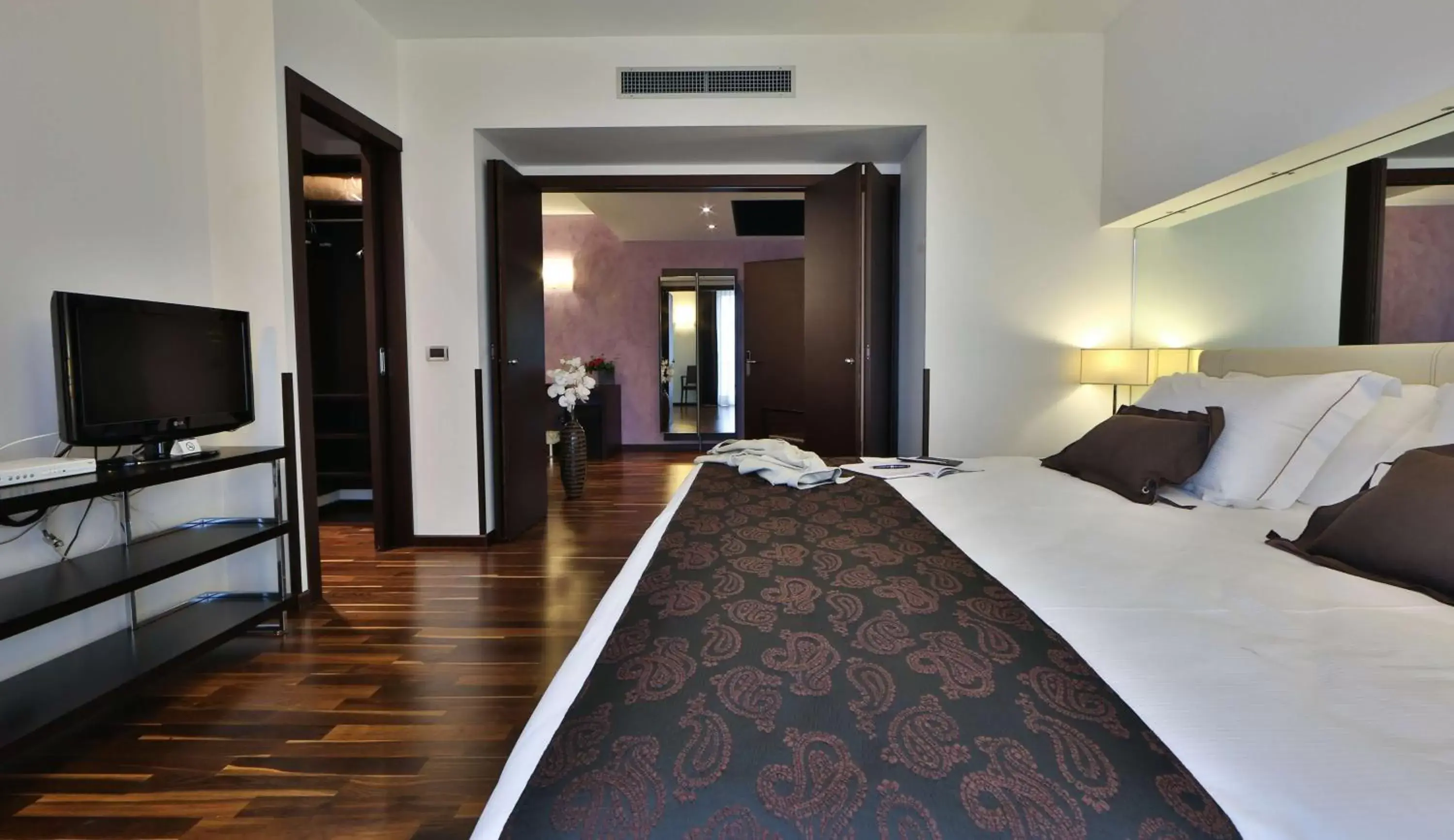 Decorative detail, Bed in Best Western Hotel Biri