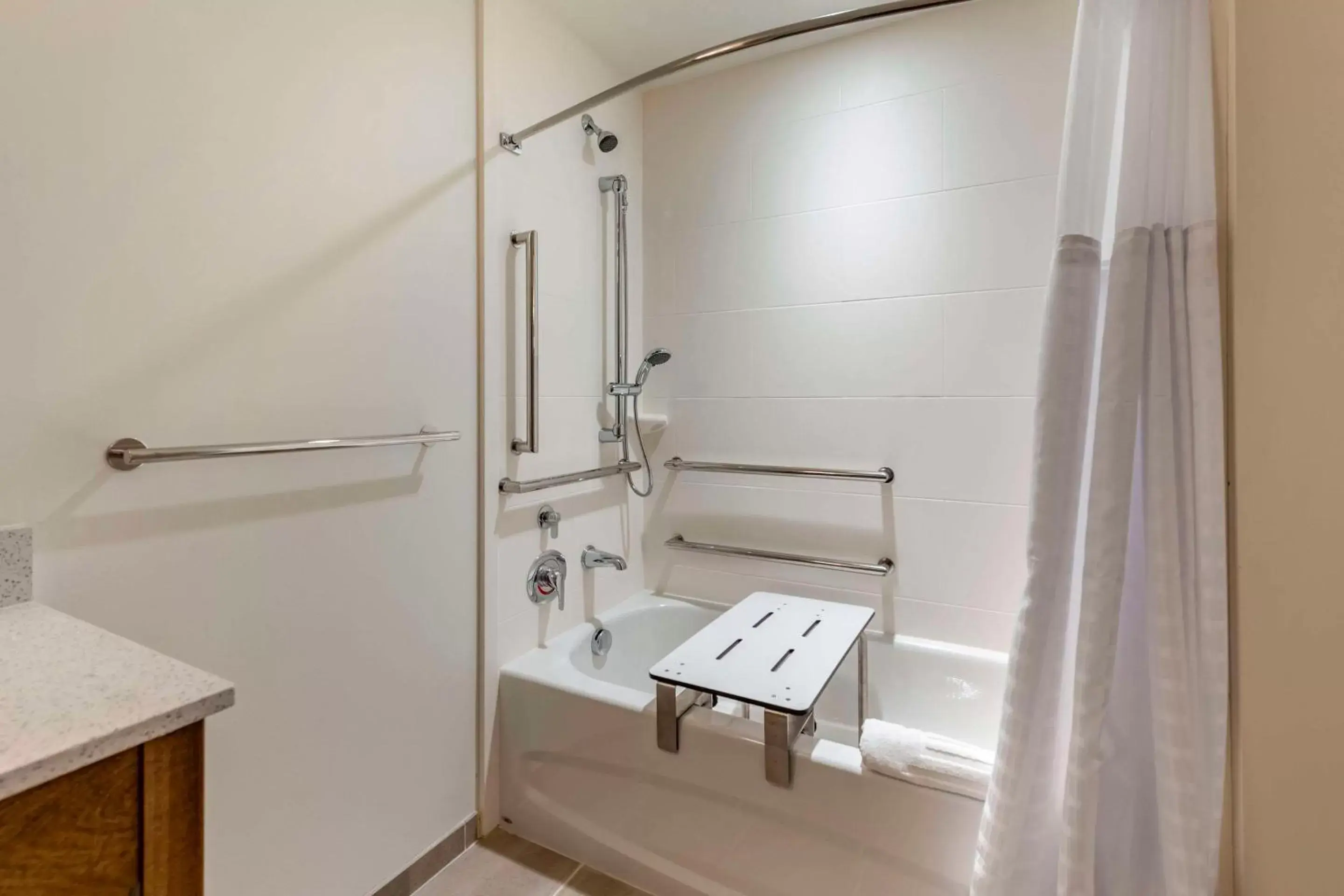 Bedroom, Bathroom in Comfort Inn & Suites Pittsburgh-Northshore