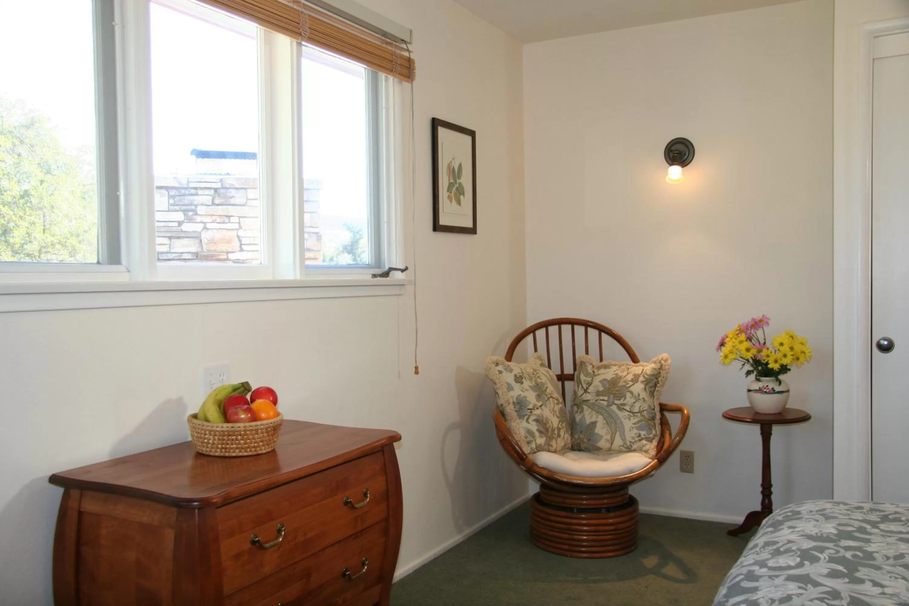 Bedroom, Seating Area in Ojai Retreat & Inn