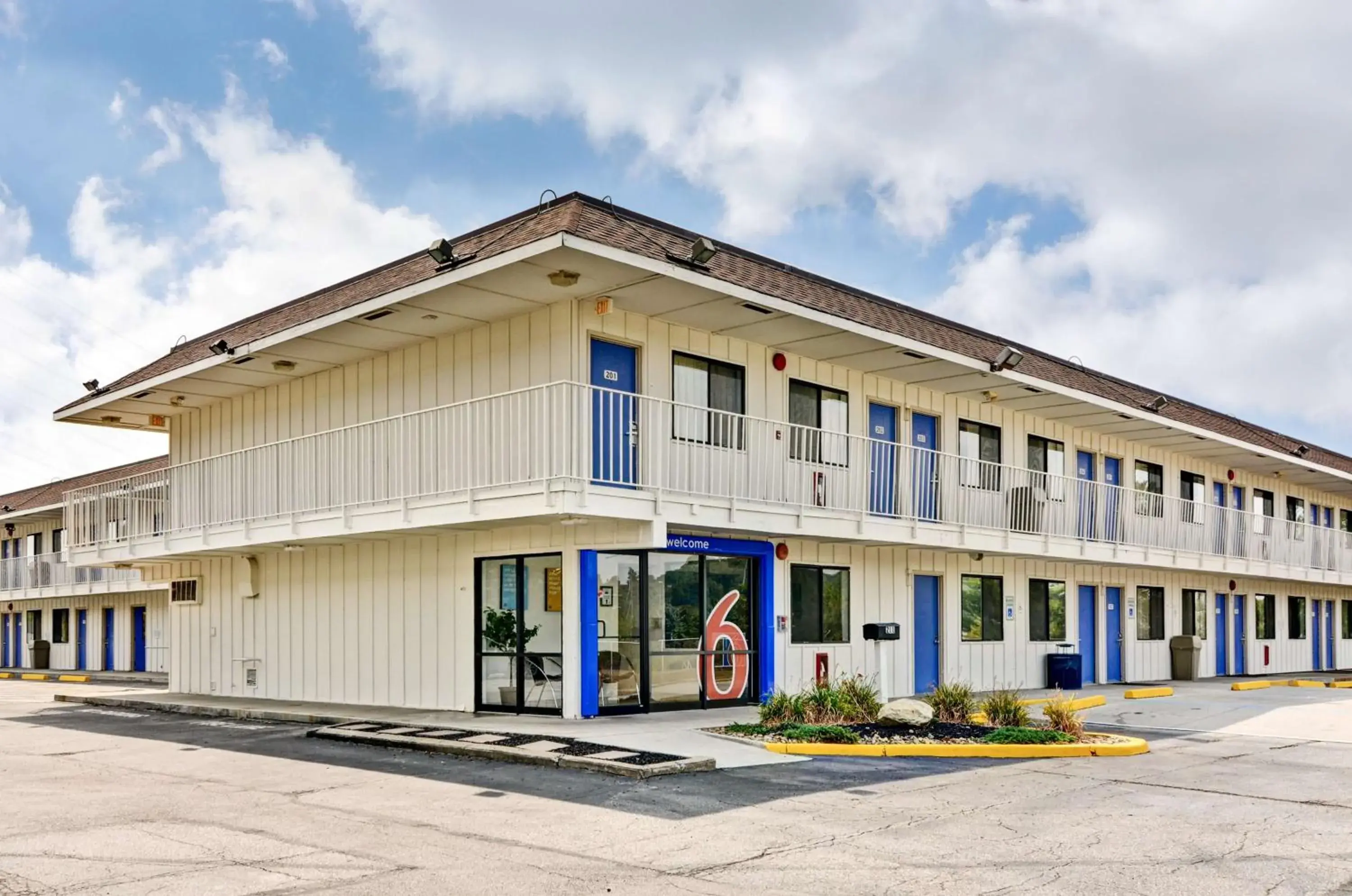 Property building in Motel 6-Pittsburgh, PA - Crafton