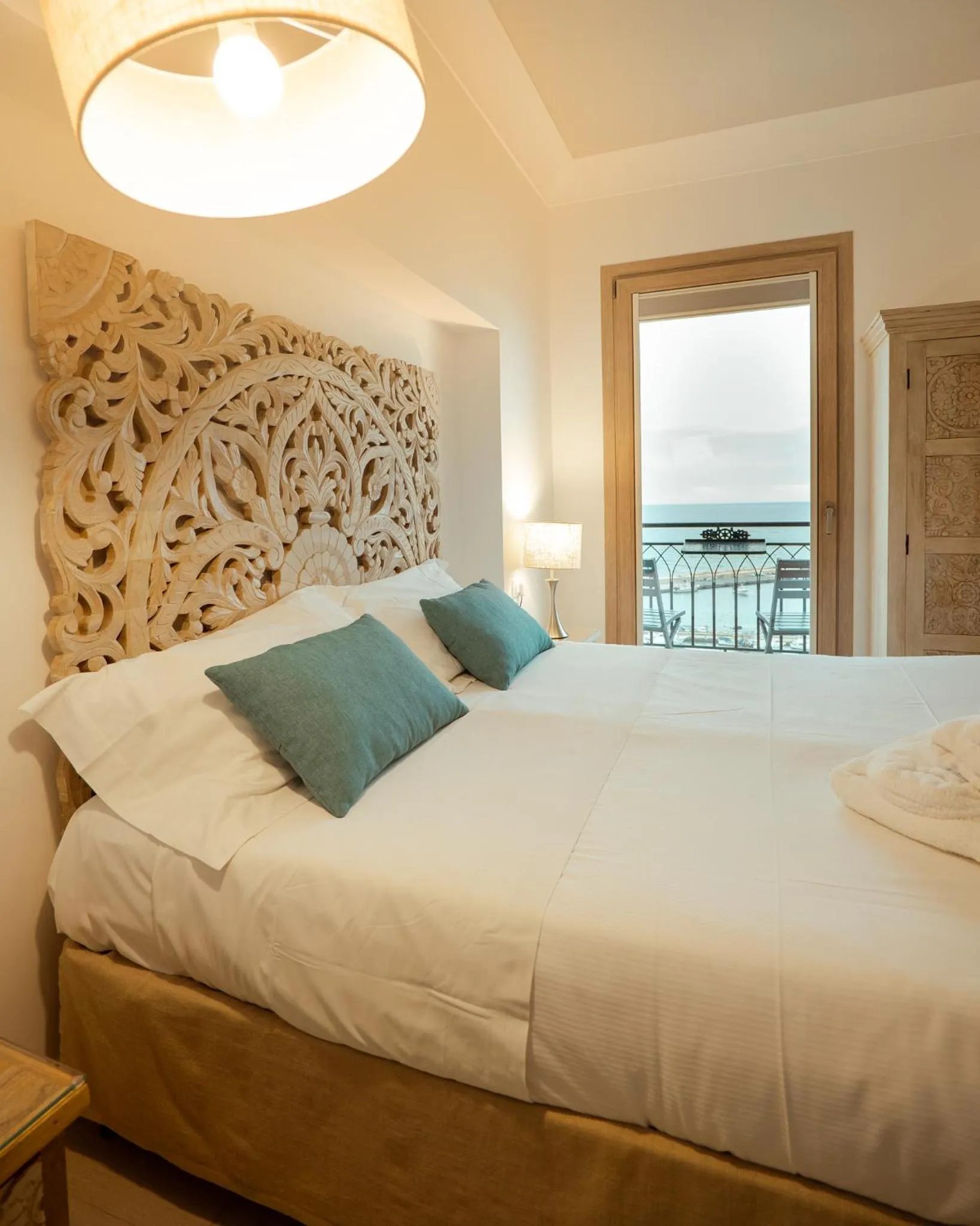 Sea view, Bed in Domus Maris Relais Boutique Hotel