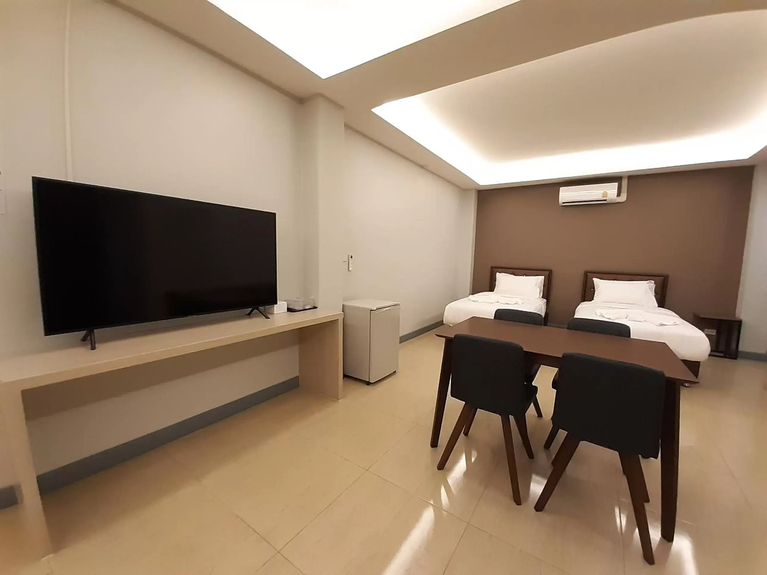 TV/Entertainment Center in Zleep D Hotel