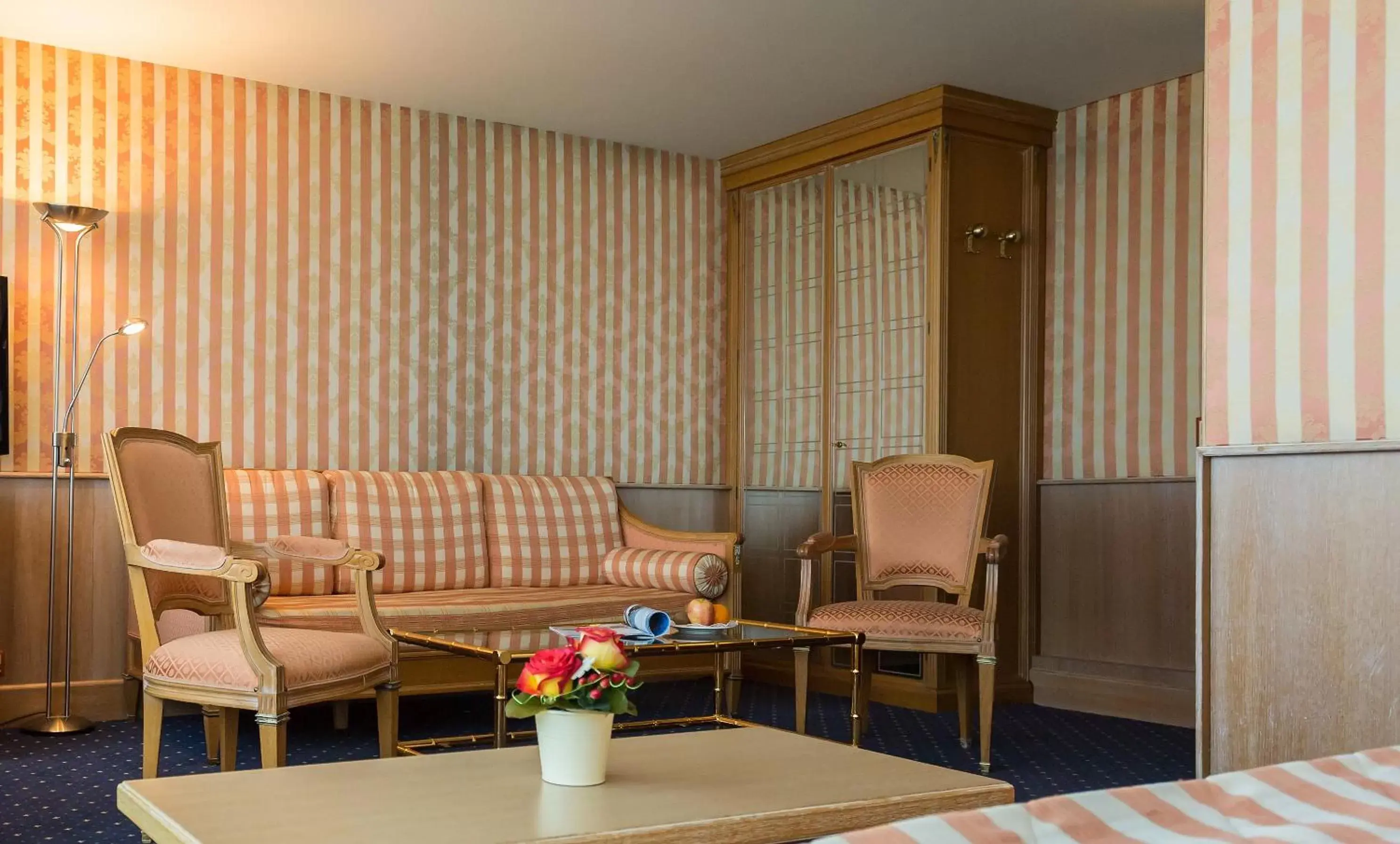 Double Room with Lake View in Continental Hotel Lausanne Double Room with Lake View in Continental Hotel Lausanne