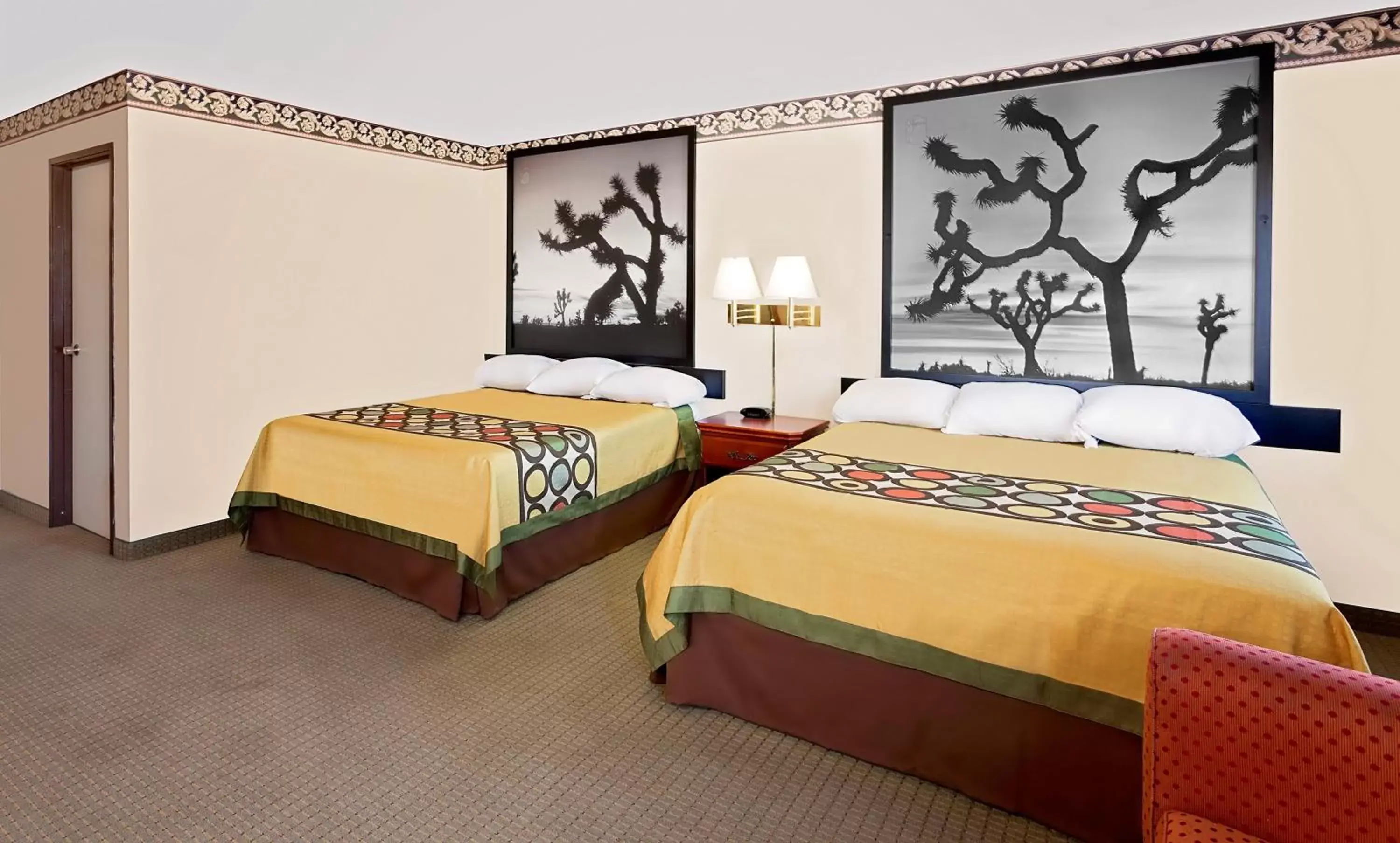 Queen Suite with Two Queen Beds - Non-Smoking in Super 8 by Wyndham Yucca Val/Joshua Tree Nat Pk Area