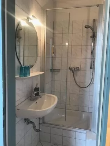 Shower in Sporthostel Rössle