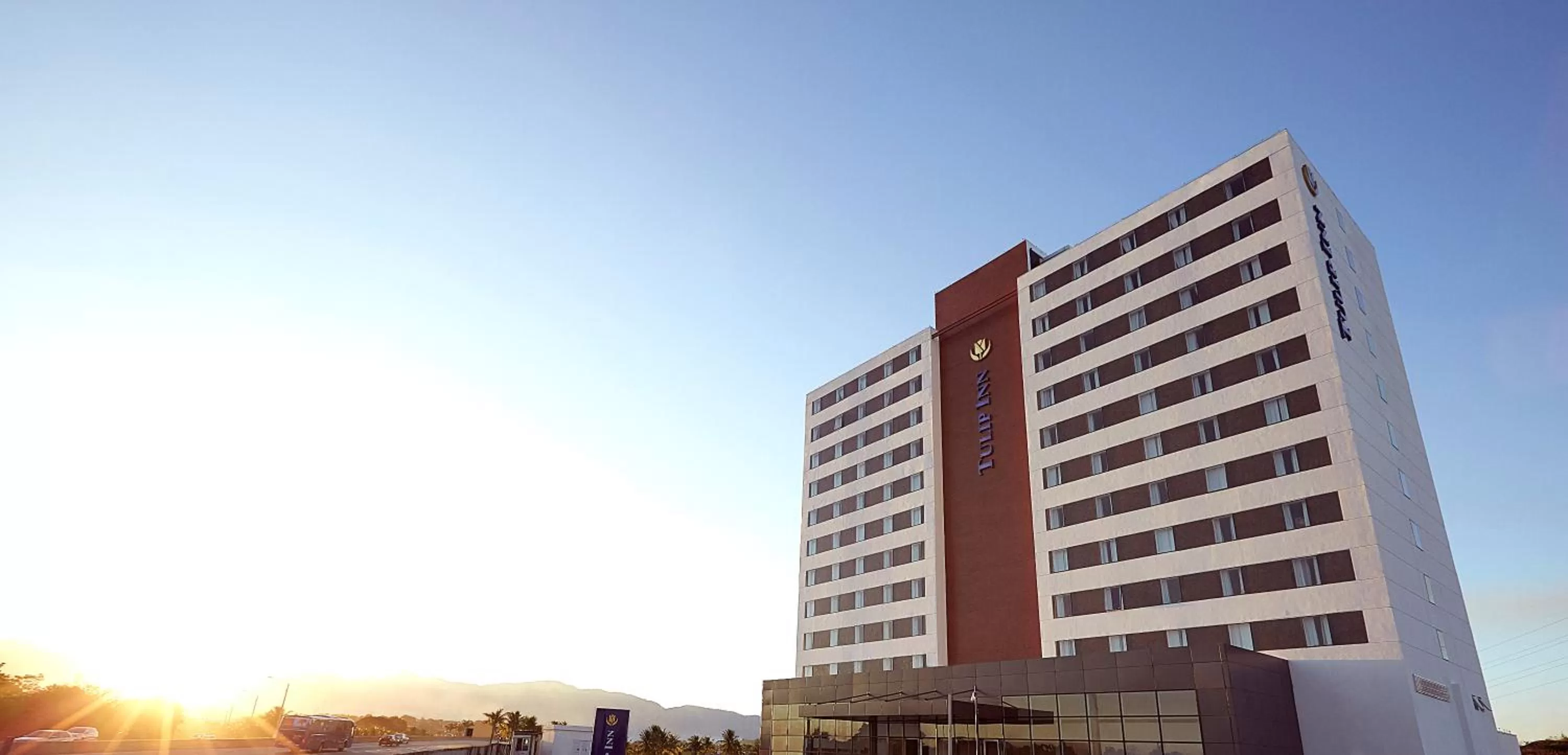 Facade/entrance in Tulip Inn Itaguai