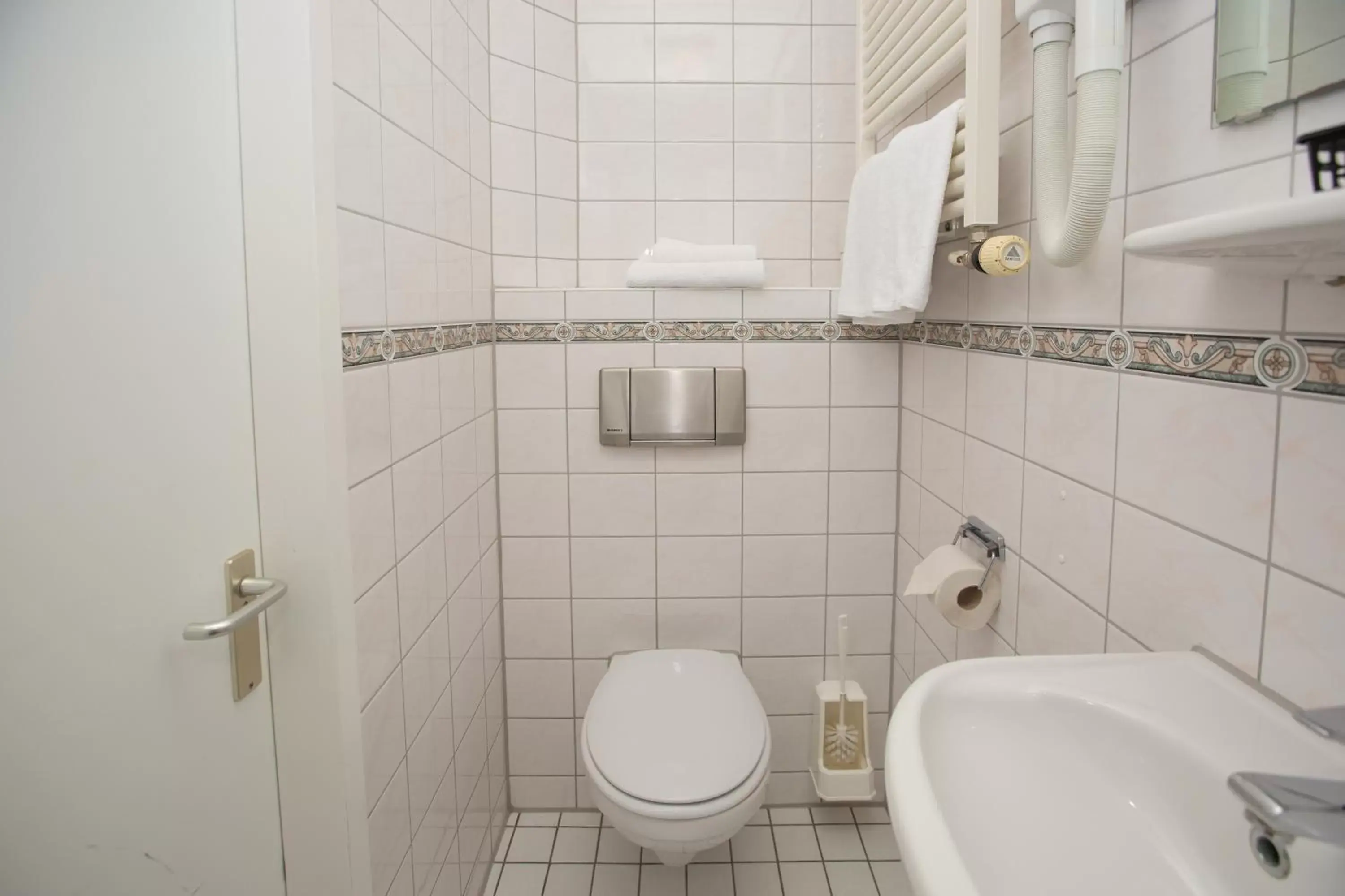 Bathroom in Hotel Breitner