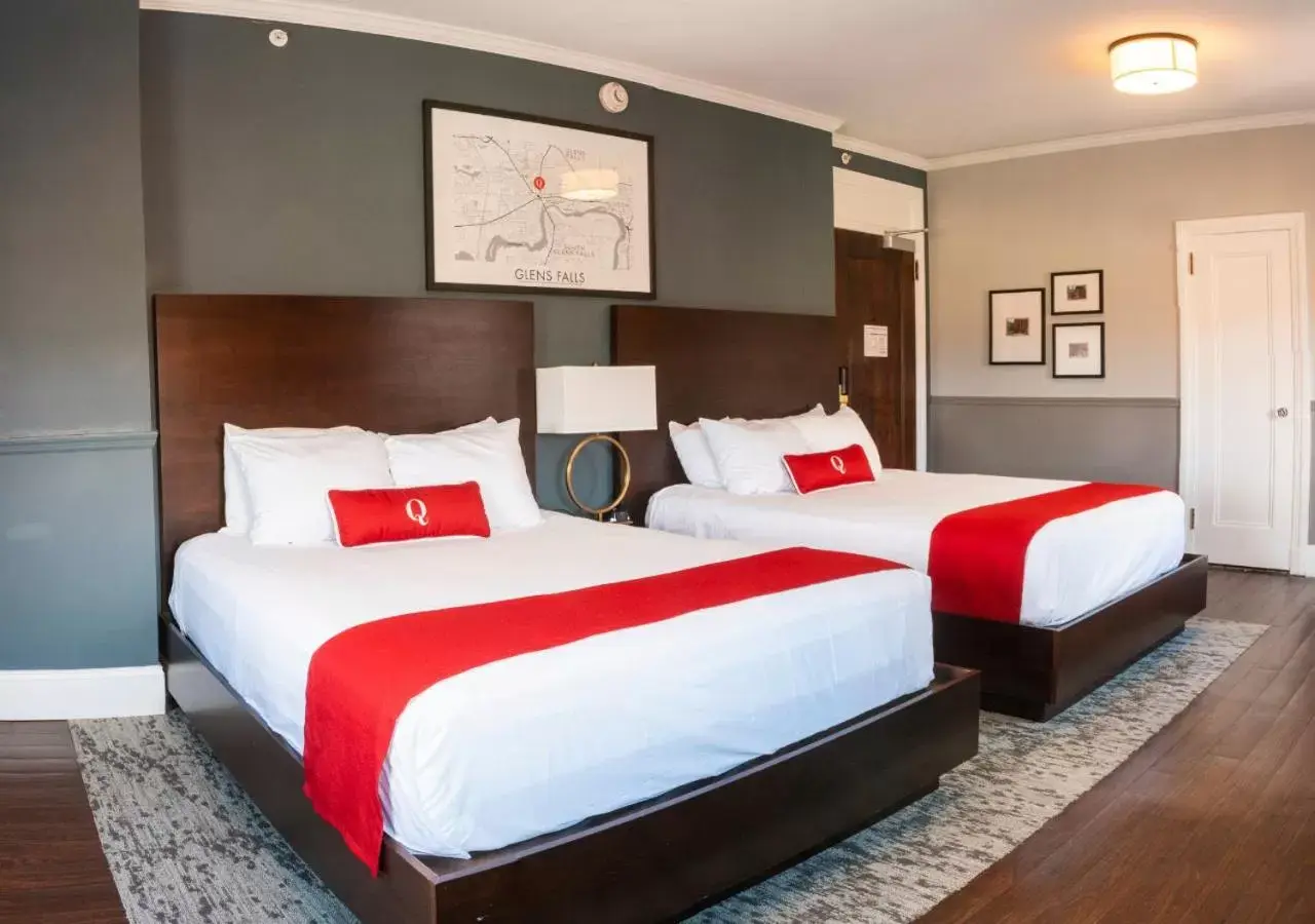 Bedroom, Bed in The Queensbury Hotel