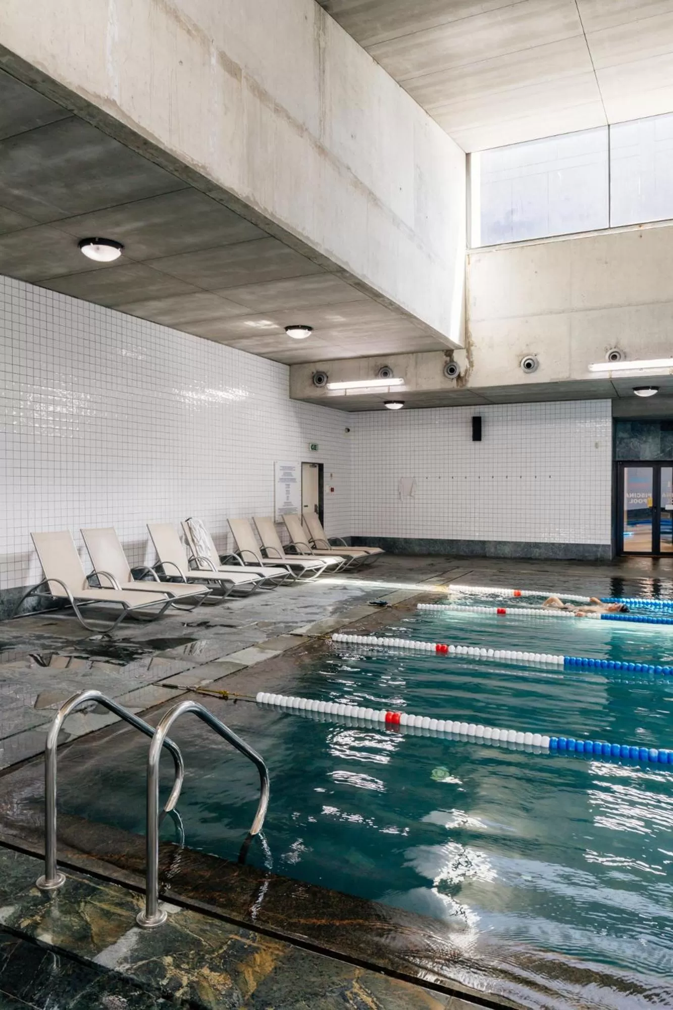 Swimming pool in Axis Viana Business & SPA Hotel