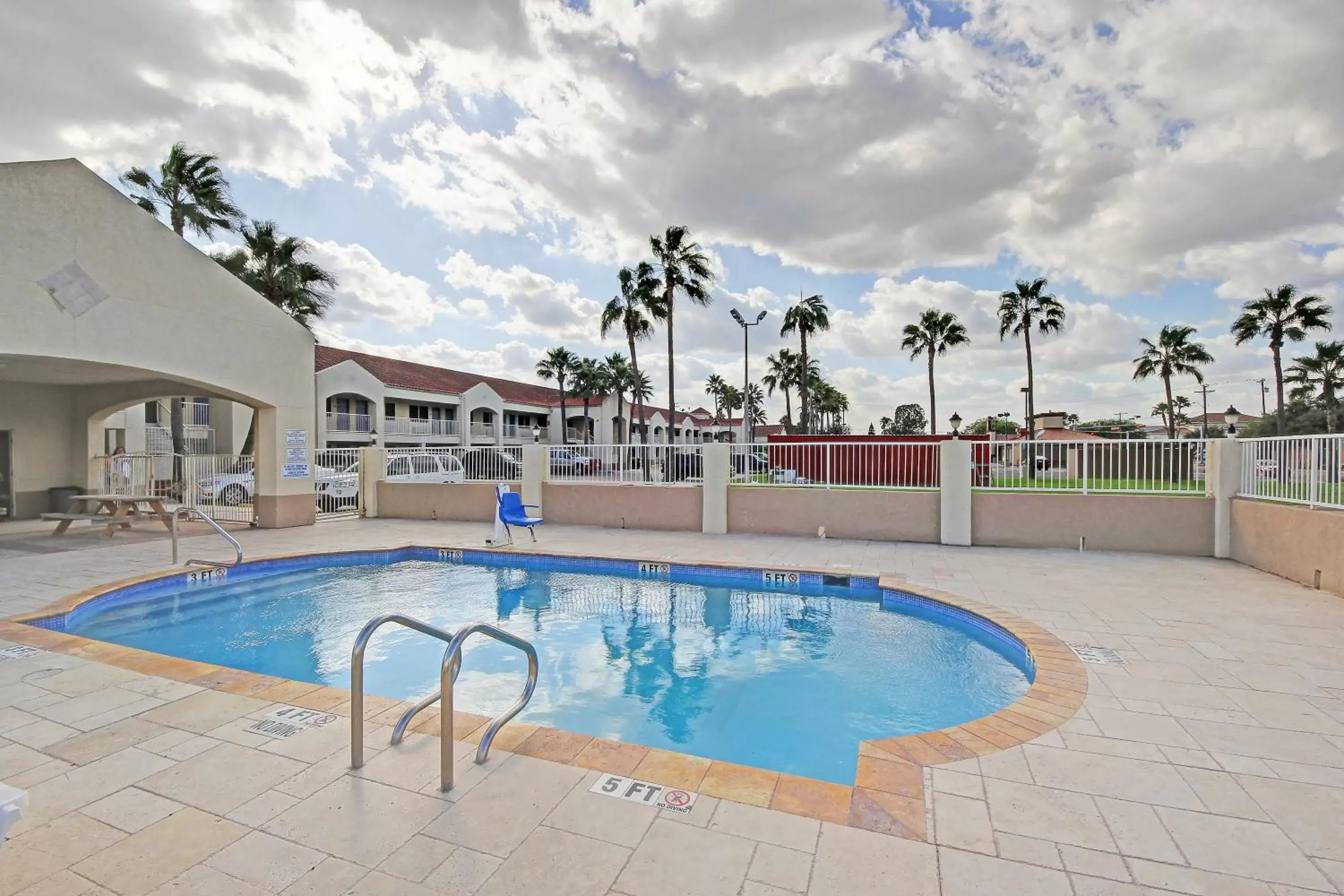 Swimming Pool in Motel 6-Edinburg, TX