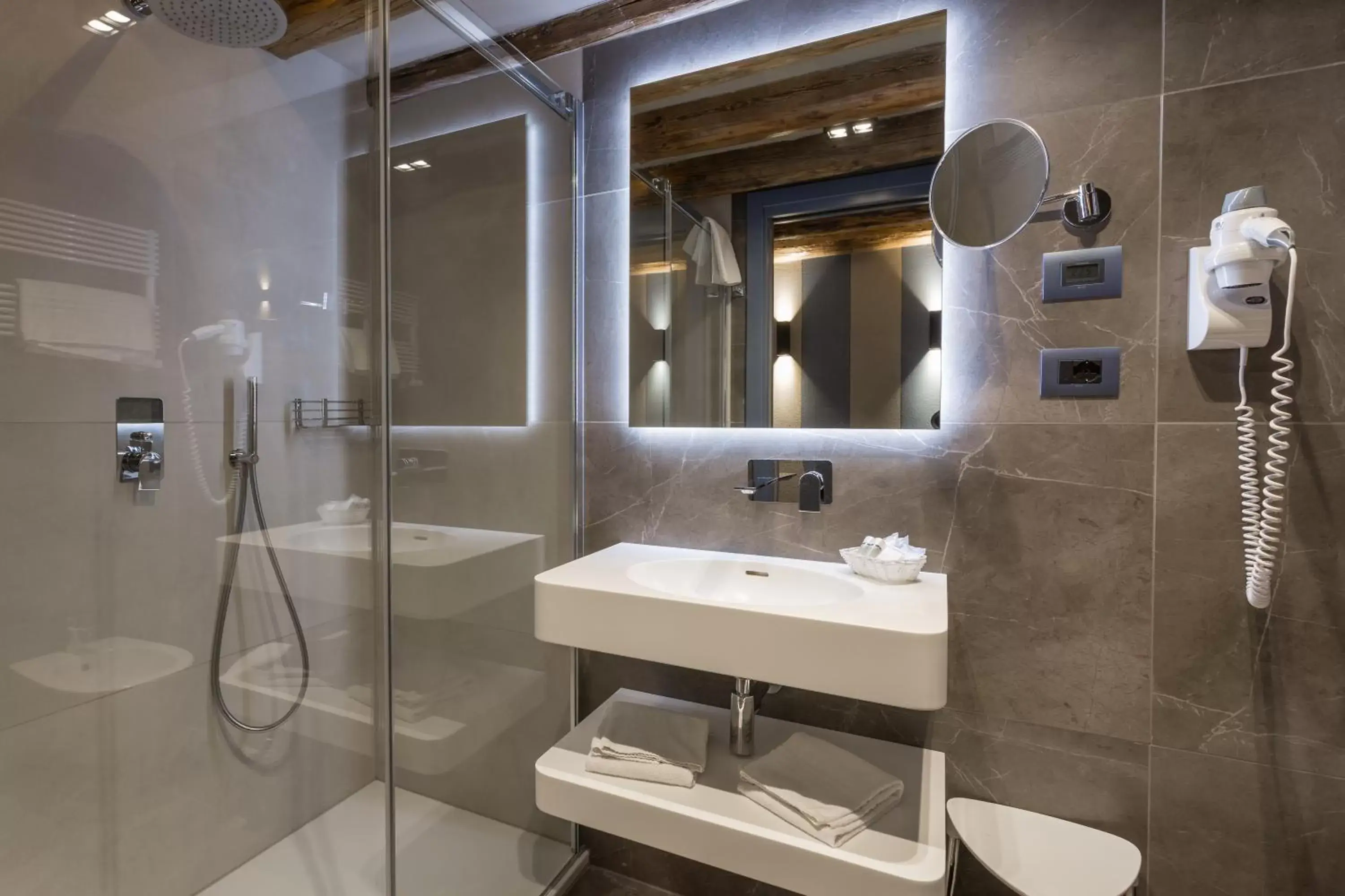 Decorative detail, Bathroom in Hotel Tiziano