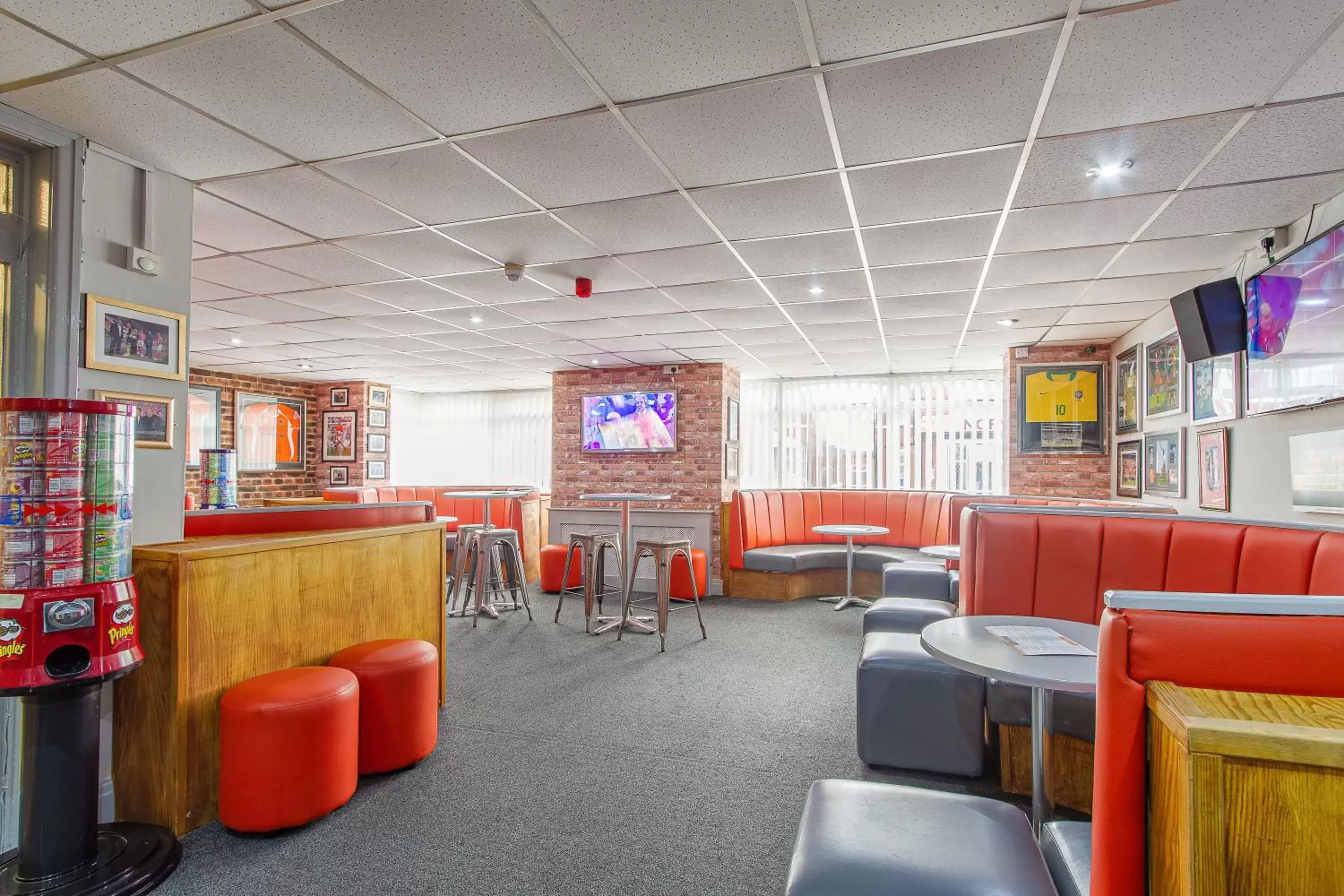 Lounge or bar, Lounge/Bar in The Sandringham Court Hotel & Sports Bar-Groups Welcome here-High Speed Wi-Fi