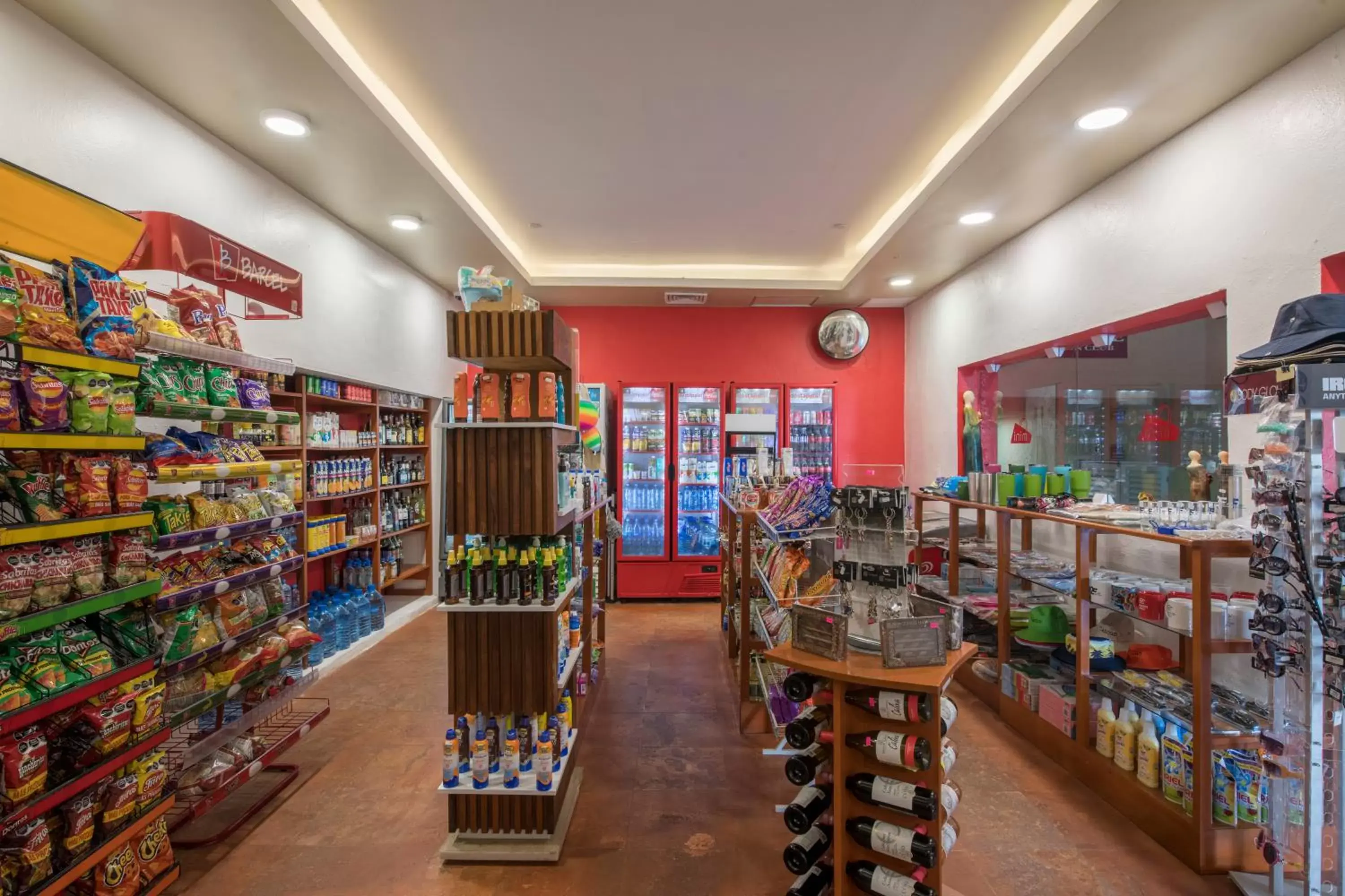 Supermarket/grocery shop in Club Regina Cancun