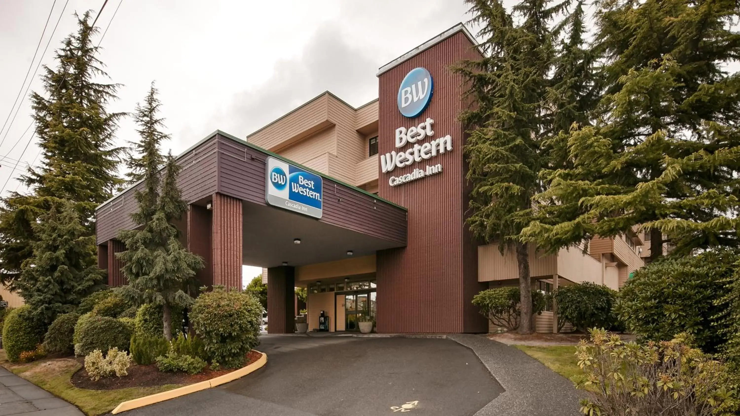 Property Building in Best Western Cascadia Inn