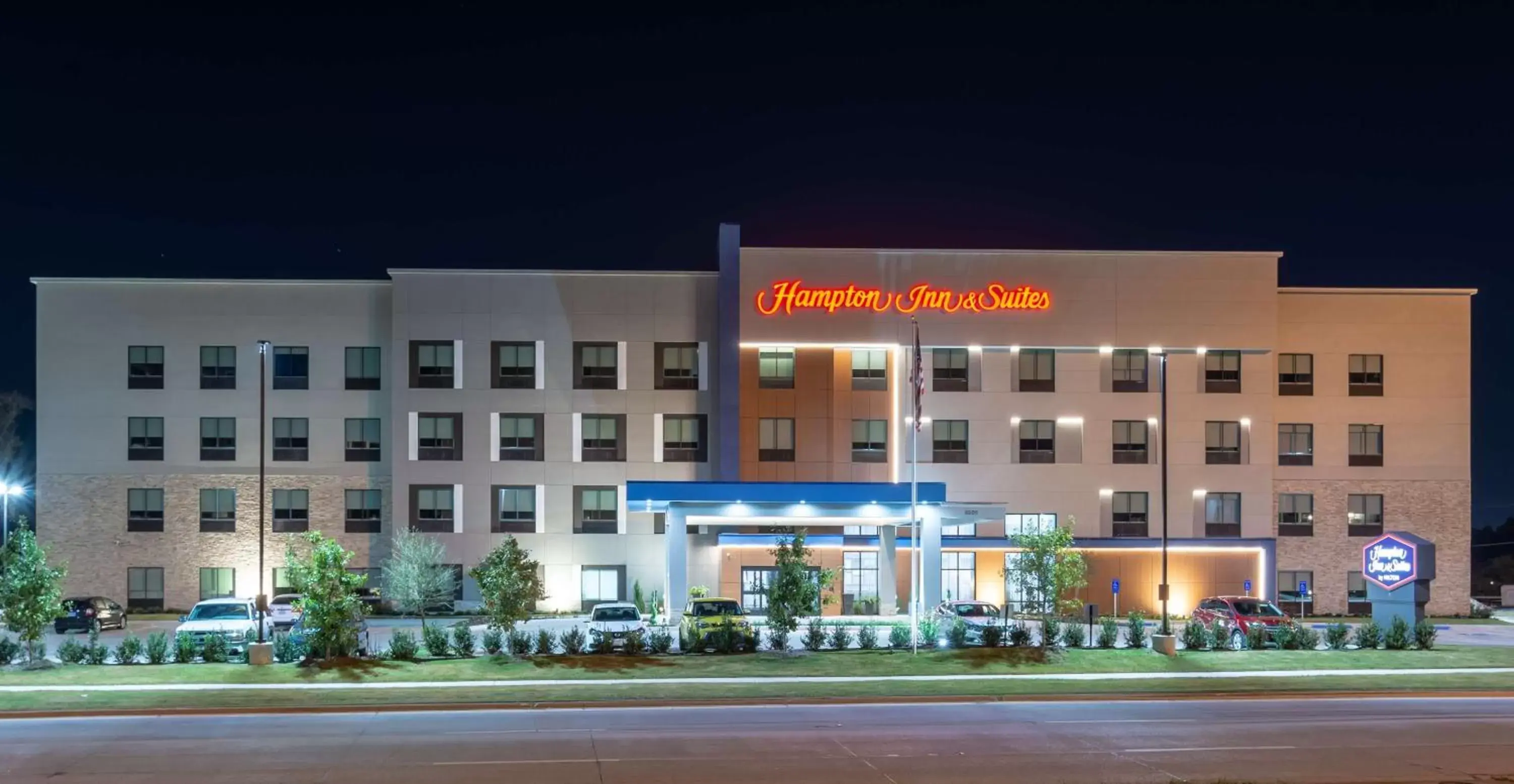 Property building in Hampton Inn & Suites Dallas East Property building in Hampton Inn & Suites Dallas East