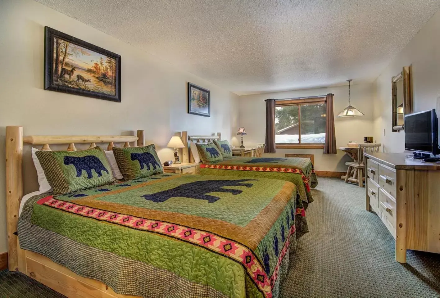 Queen Room with Two Queen Beds in Eagle River Inn and Resort Queen Room with Two Queen Beds in Eagle River Inn and Resort