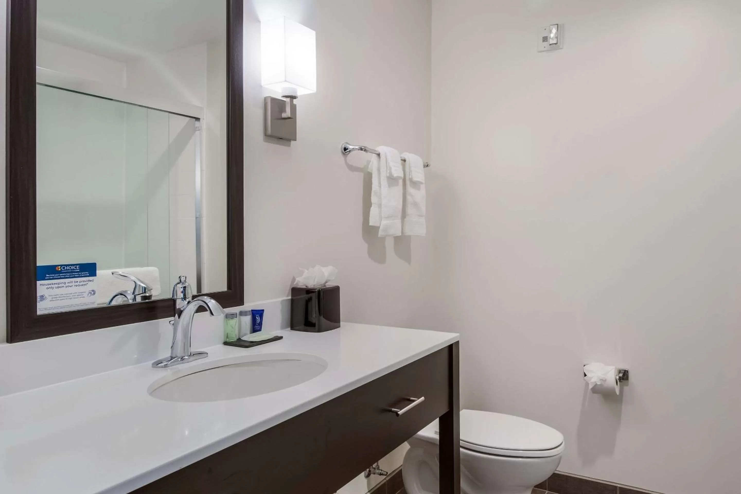 Photo of the whole room in Sleep Inn Boardman