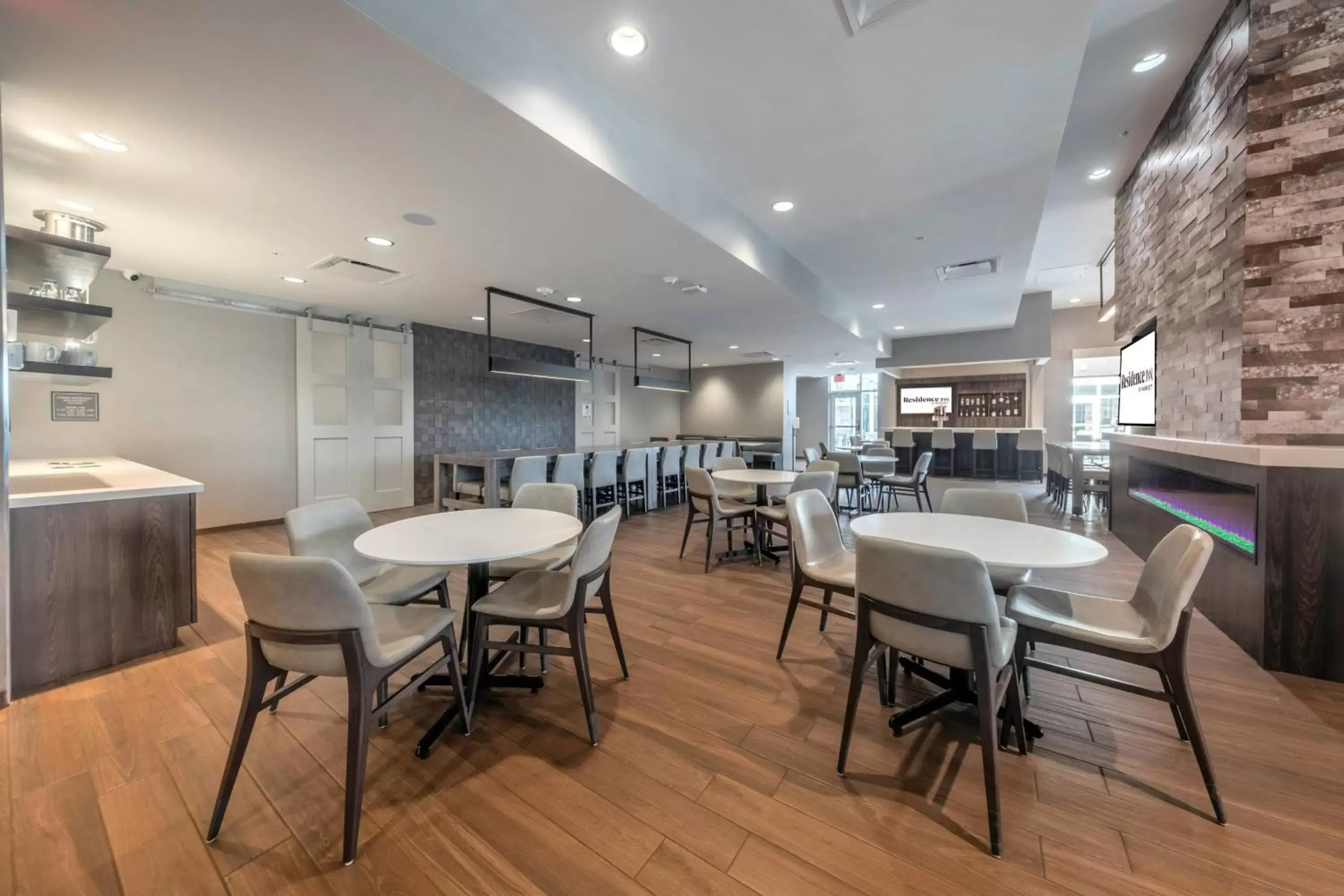 Lobby or reception, Restaurant/Places to Eat in Residence Inn by Marriott Richmond at the Notch
