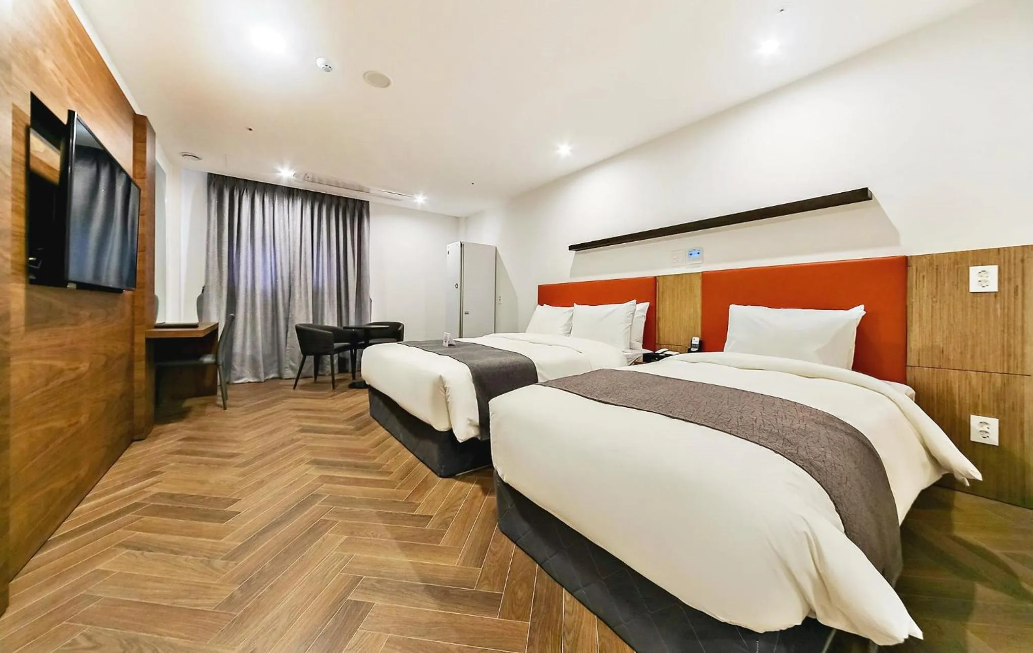 Bed in Hotel Noblestay