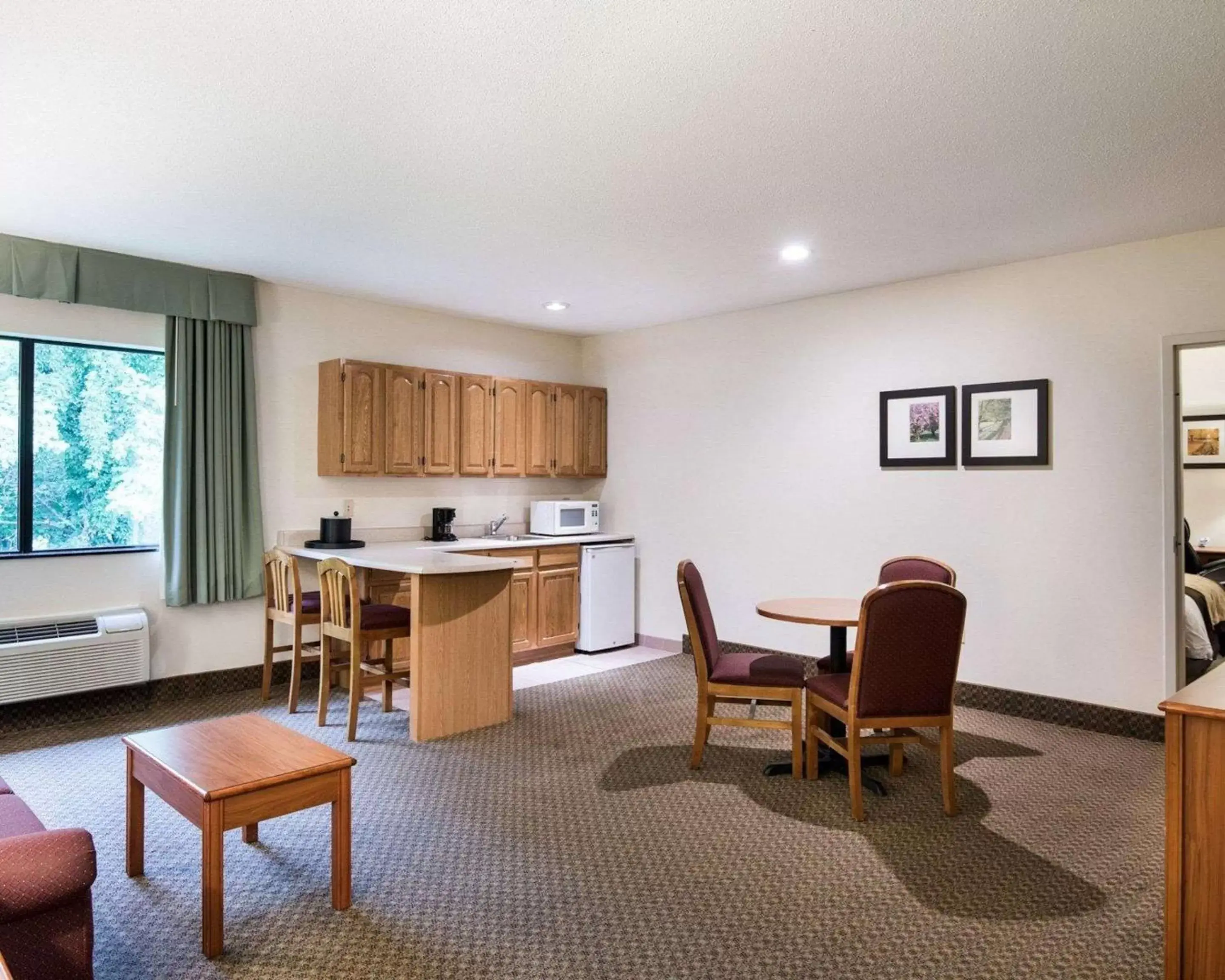 Photo of the whole room in Comfort Inn & Suites - LaVale - Cumberland