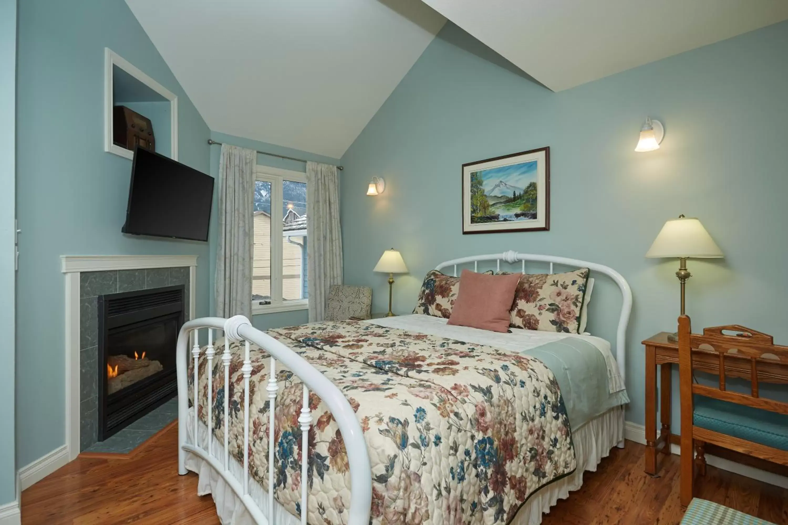 Bedroom, Bed in Lady MacDonald Country Inn