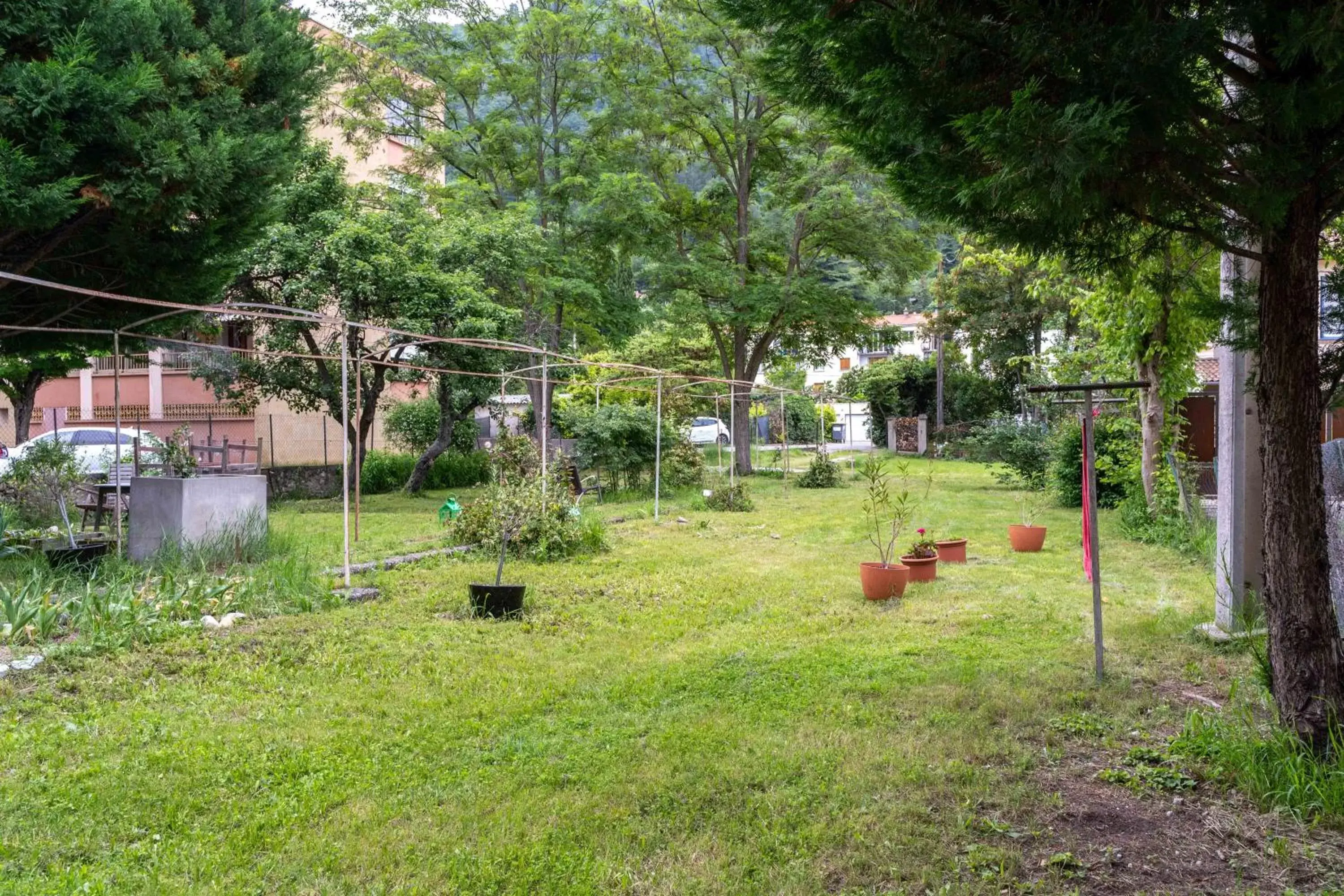 Garden in Gambetta Apartments