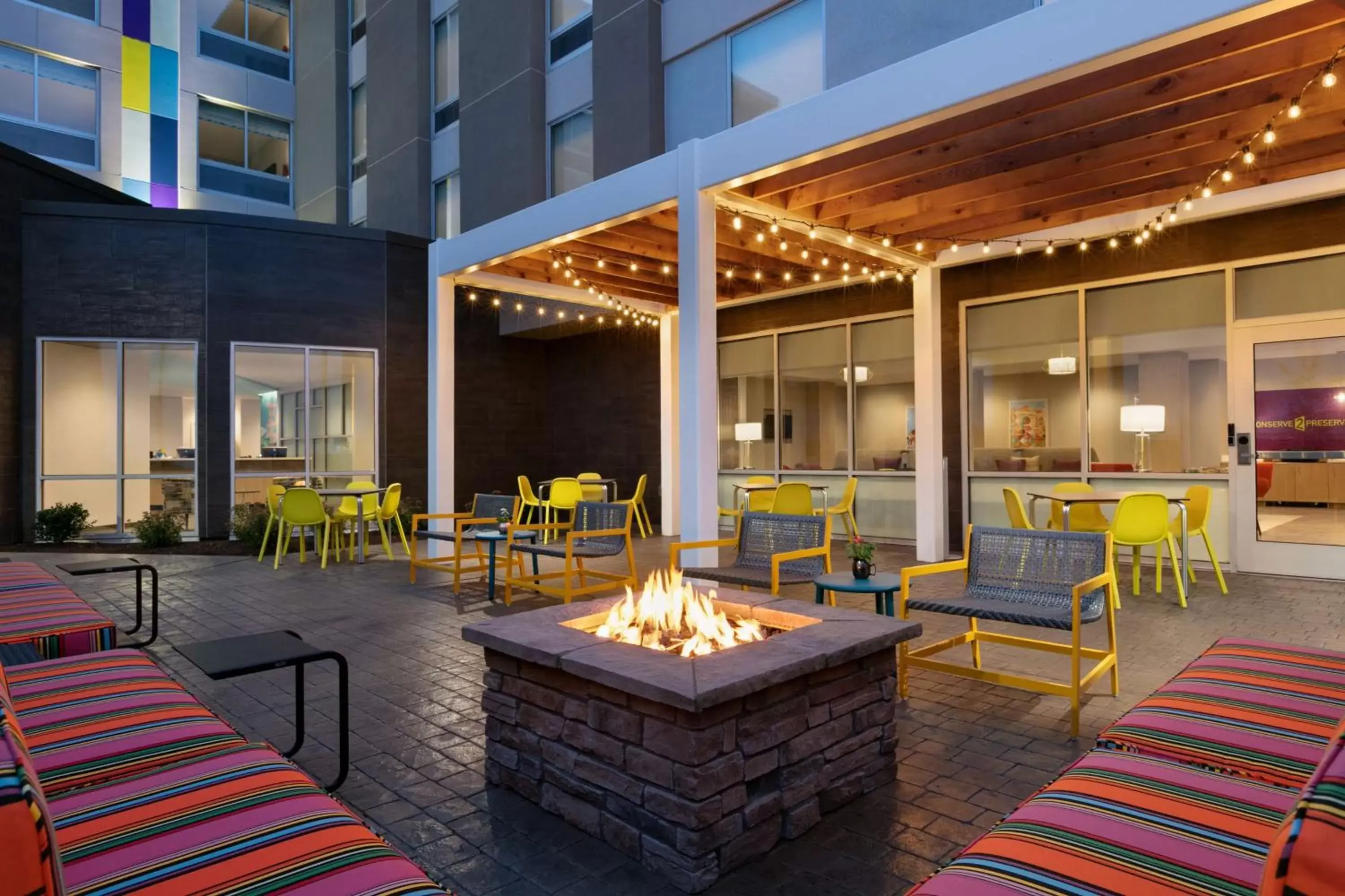 Patio, Restaurant/Places to Eat in Tru By Hilton Easton