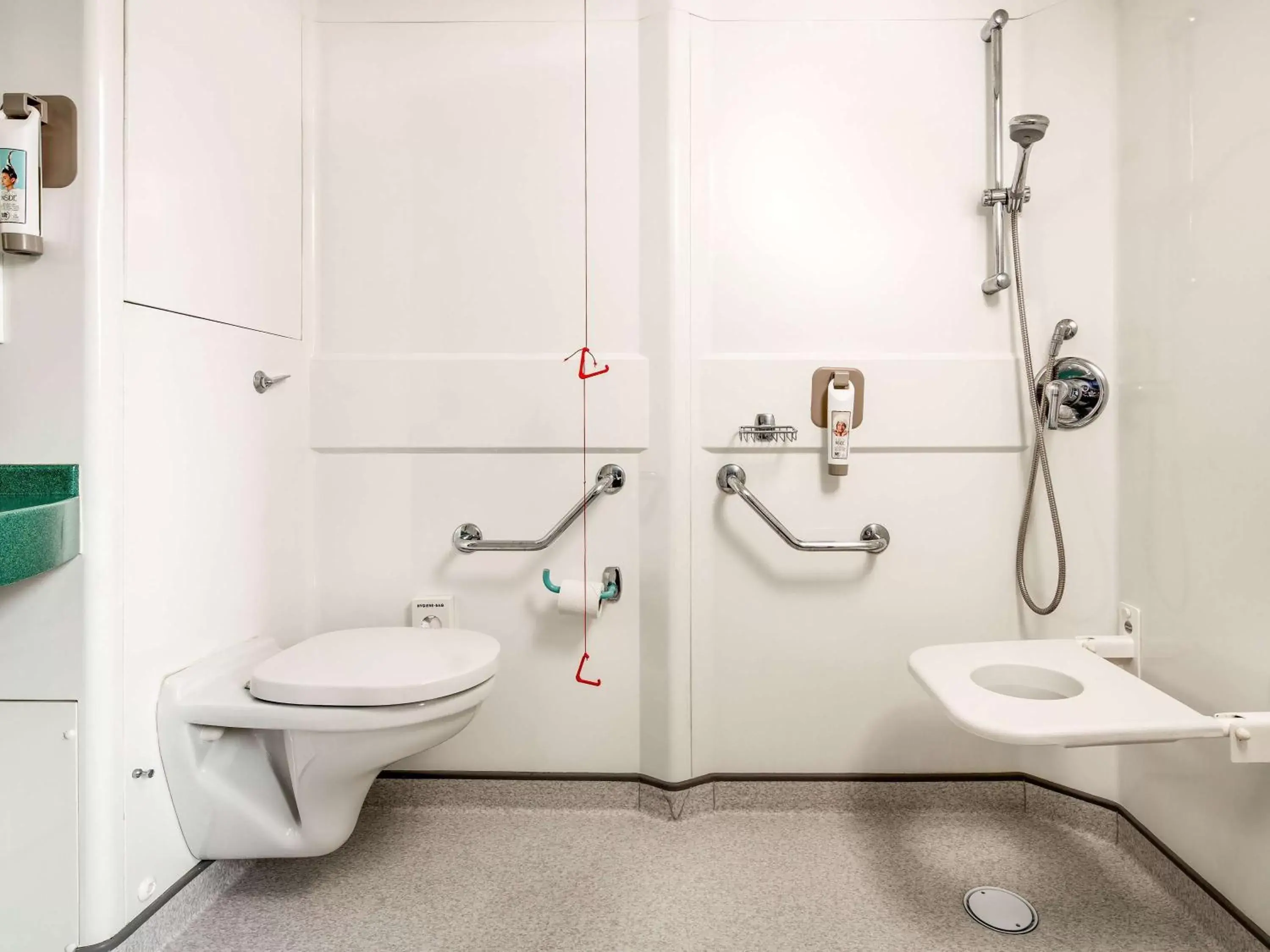 Bathroom in ibis Bradford Shipley