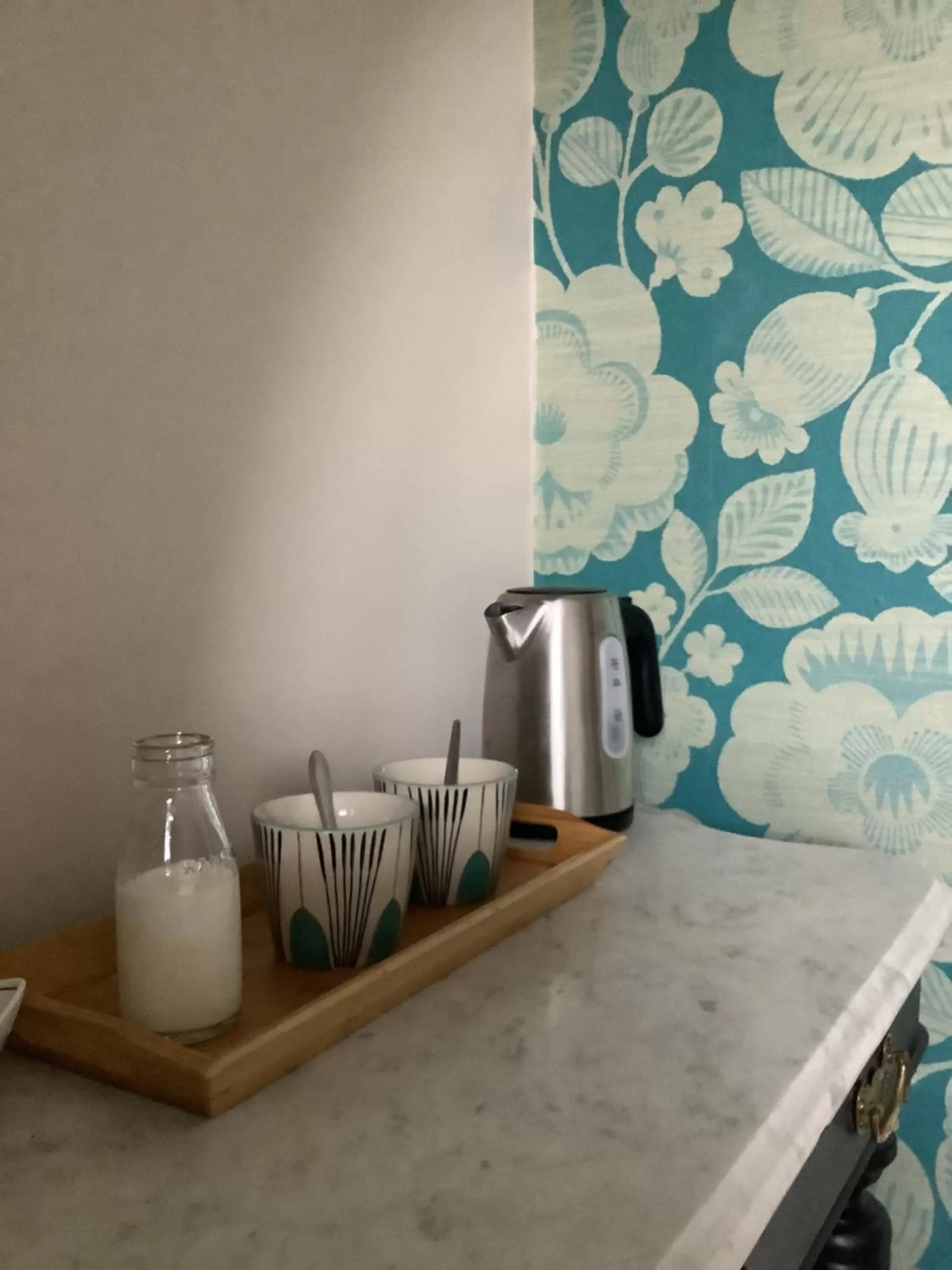 Kitchen/Kitchenette in The Views Bed and Breakfast