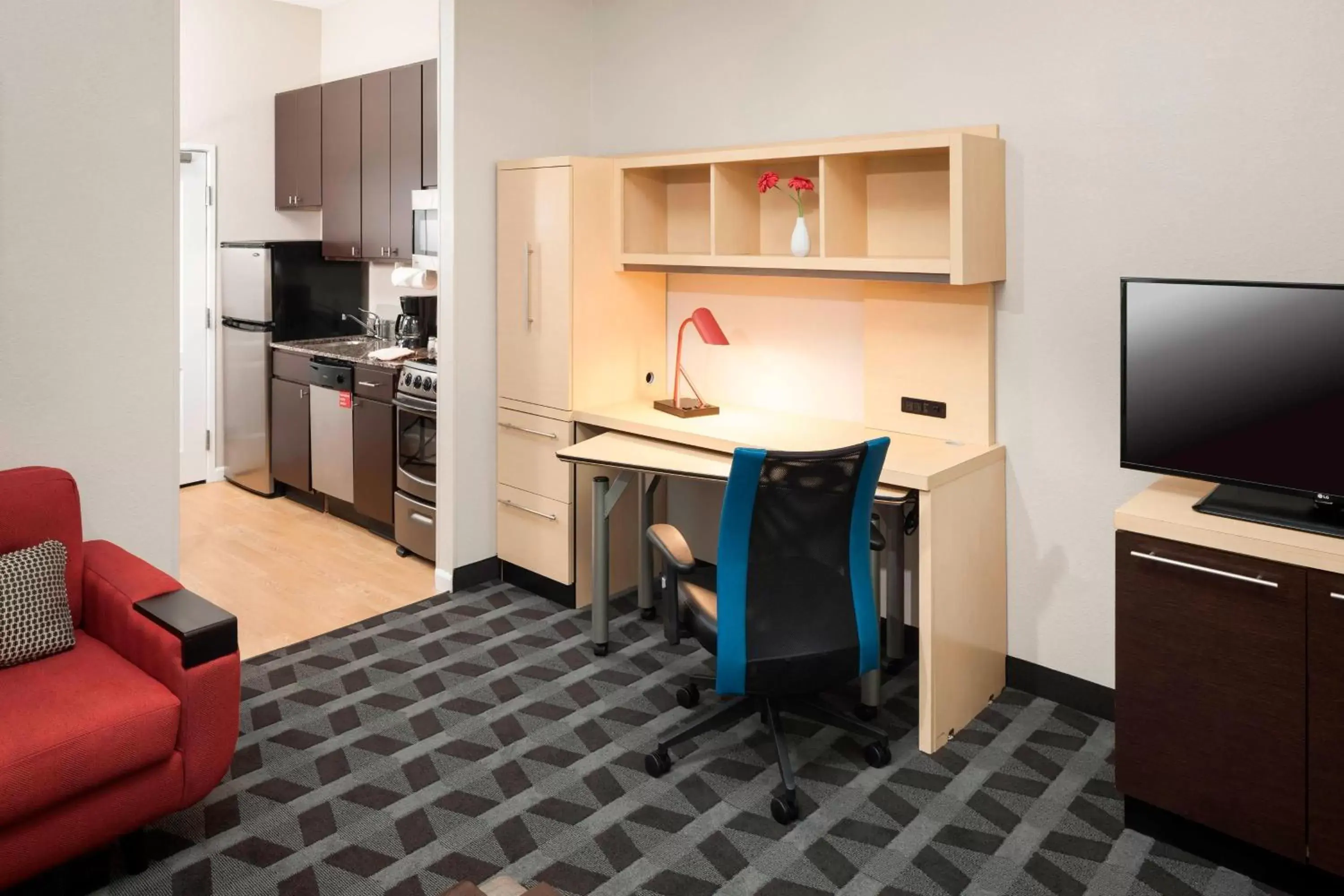 Living room, Kitchen/Kitchenette in TownePlace Suites Columbus