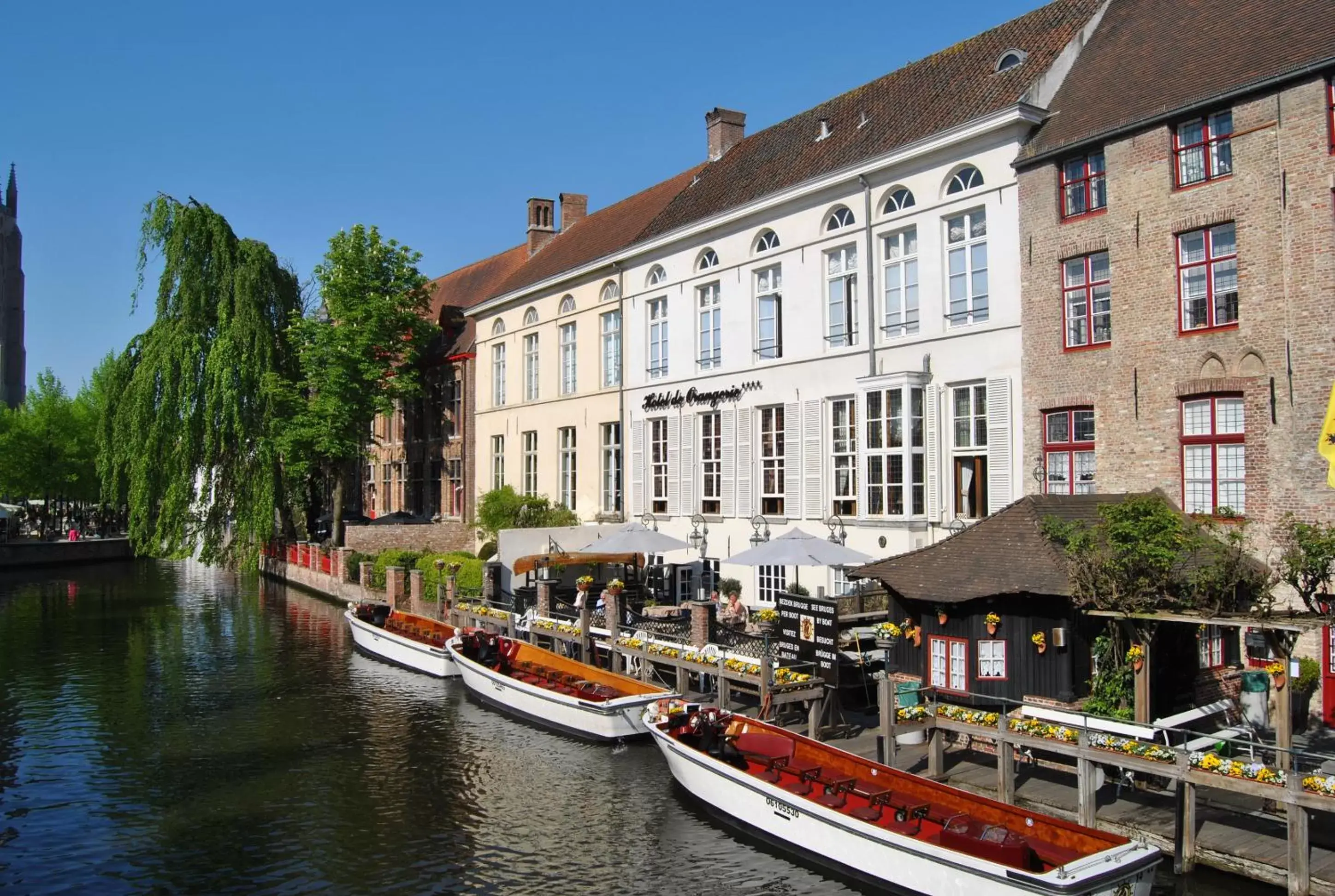 Neighbourhood, Neighborhood in Hotel Duc De Bourgogne