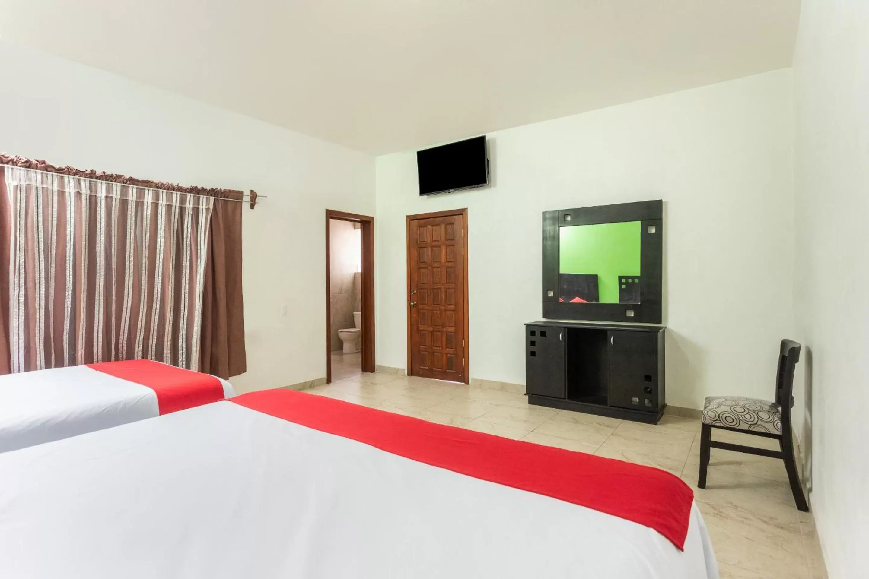 Bedroom, Bed in OYO Hotel Emperadores Inn, Atlixco