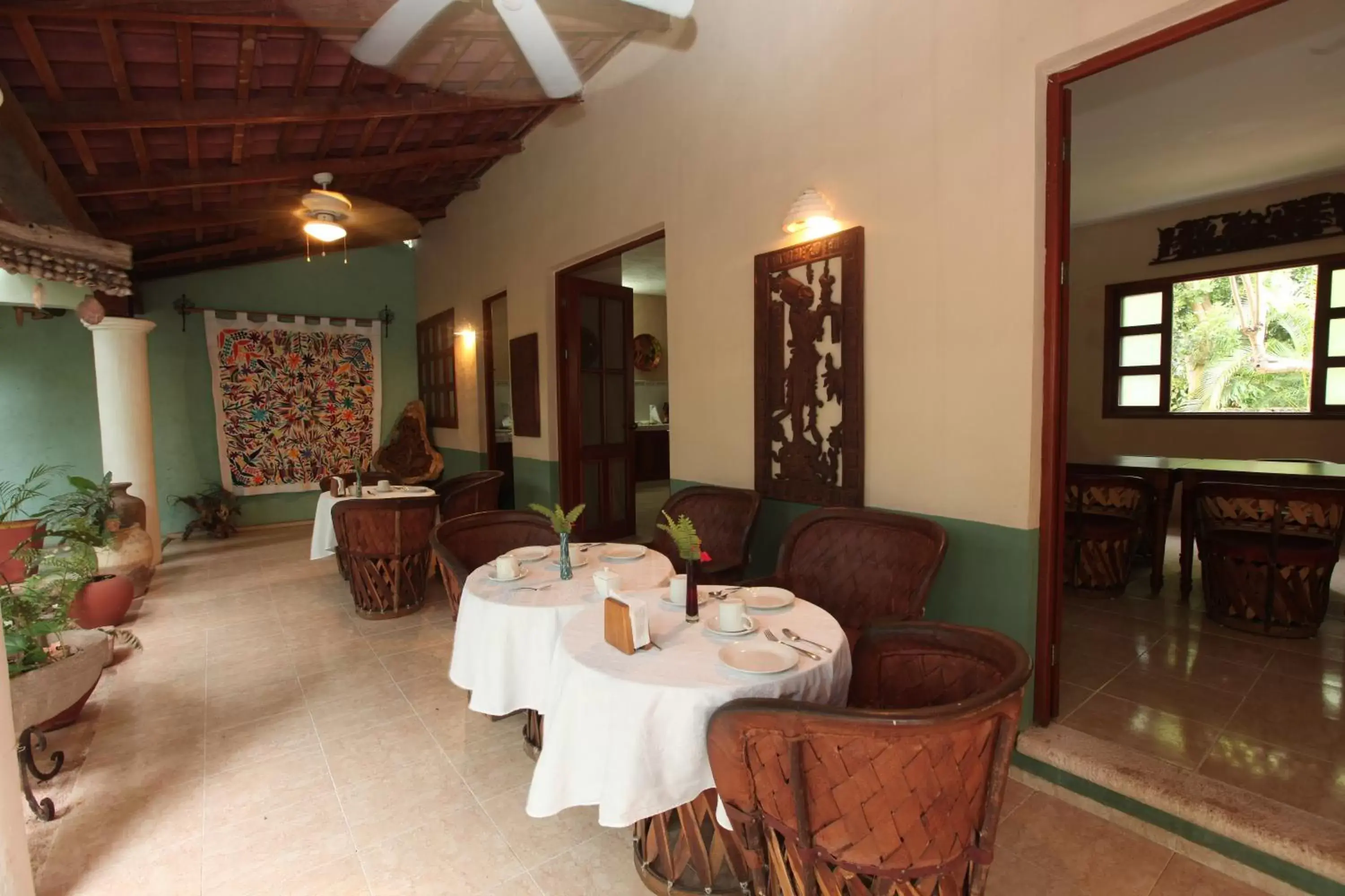 Restaurant/places to eat, Seating Area in Casa Quetzal Hotel