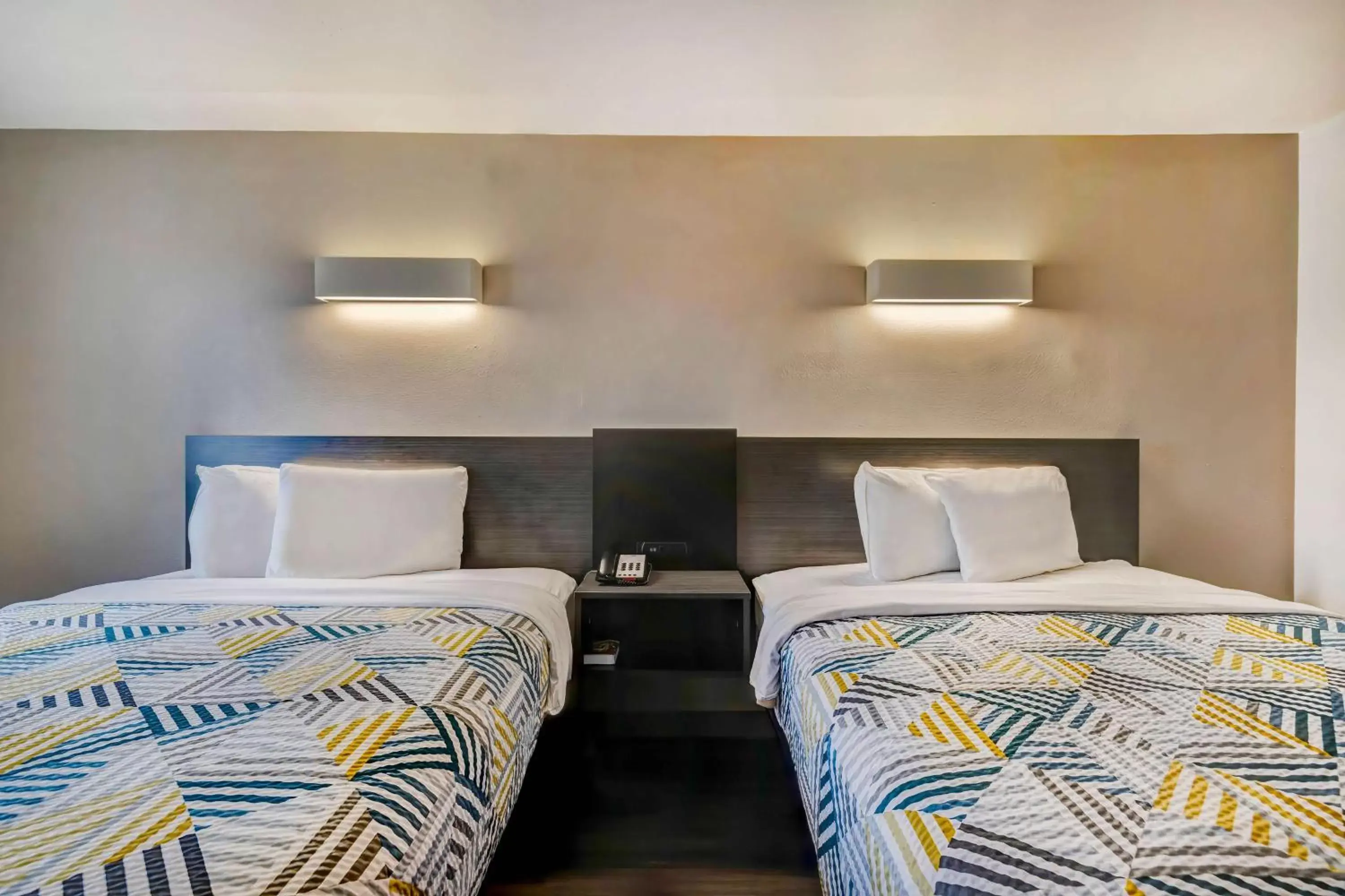 Bedroom, Bed in Motel 6-Mesquite, TX - Balch Springs Bedroom, Bed in Motel 6-Mesquite, TX - Balch Springs