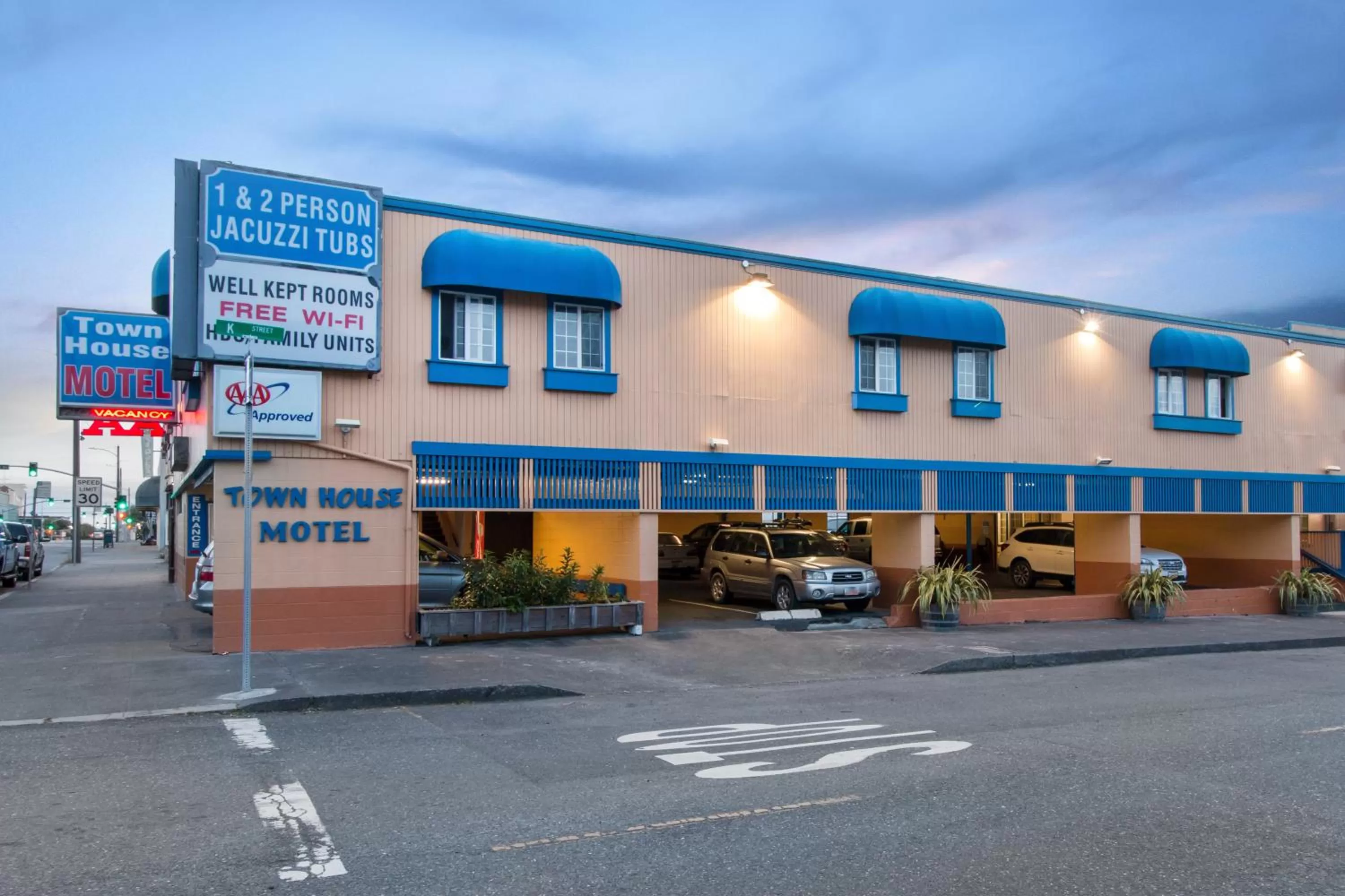 Property building in Eureka Town House Motel - Historic Old Town
