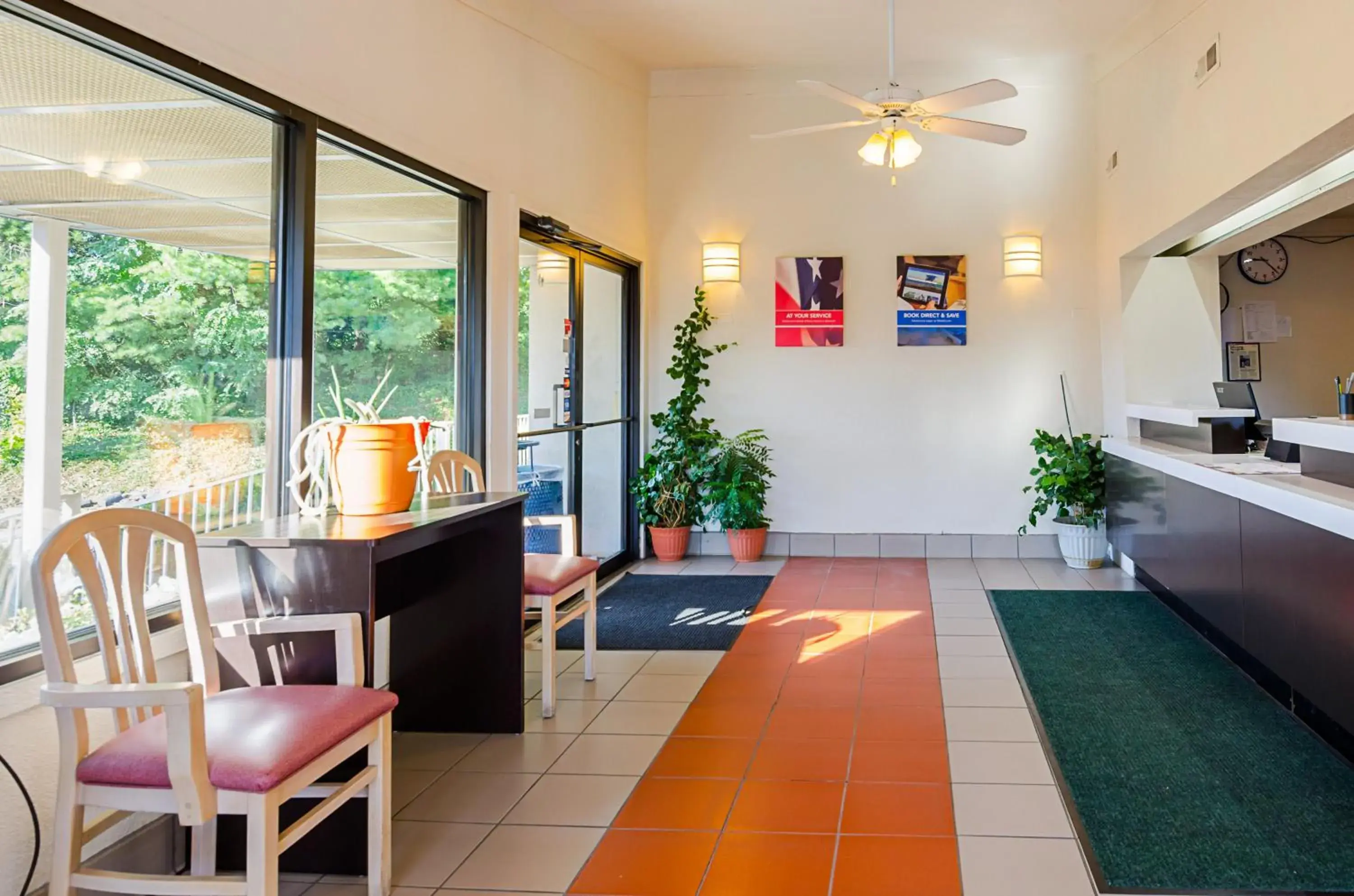 Lobby or reception in Rodeway Inn