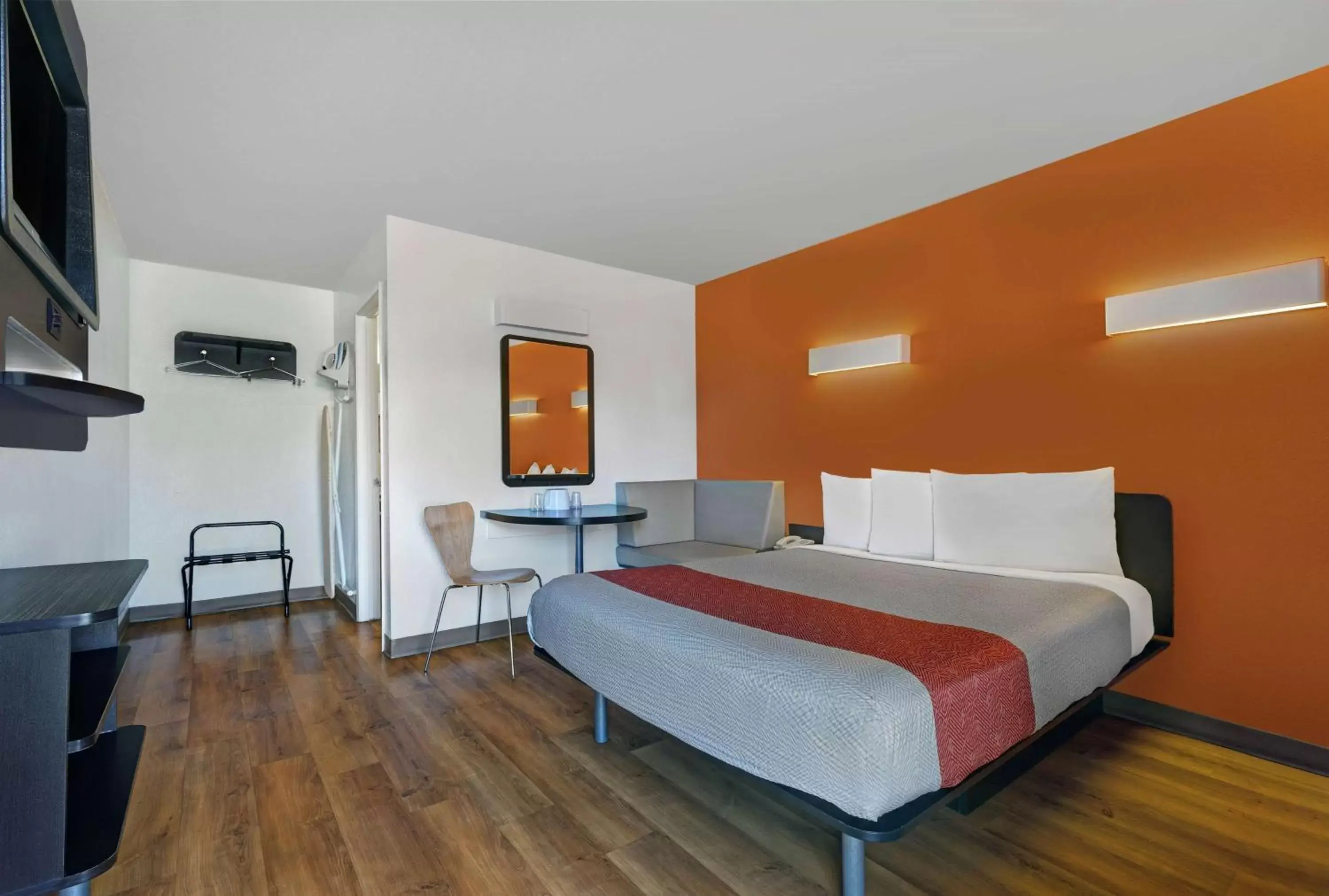 Bedroom, Bed in Motel 6-San Jose, CA - South